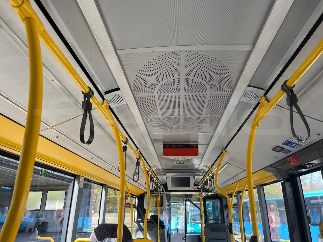 Mercedes-Benz Citaro G 0530 - Euro5 - 260kW - 17.940mt - overhead compartments photo