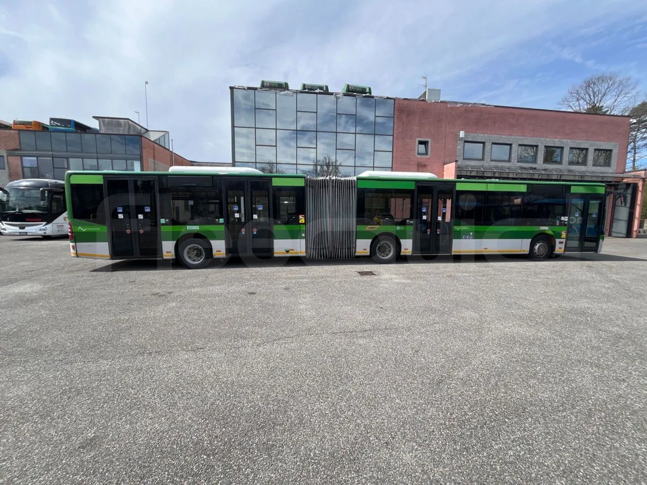 Mercedes-Benz Citaro G 0530 - Euro5 - 260kW - 17.940mt - right side doors closed