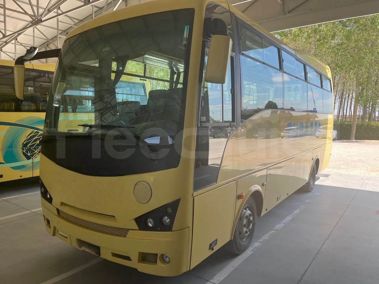 ISUZU Turquoise/Sb QBUS31-M51/Euro 5 - 140 Kw - 7,720 Mt - 3/4 front left (mandatory for bus to scrap)