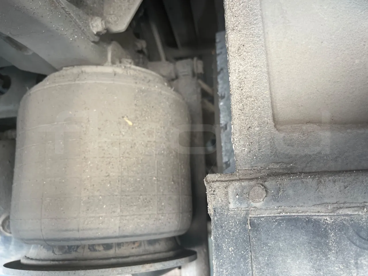 ISUZU Turquoise/Sb QBUS31-M51/Euro 5 - 140 Kw - 7,720 Mt - axel 2 air springs 1 right