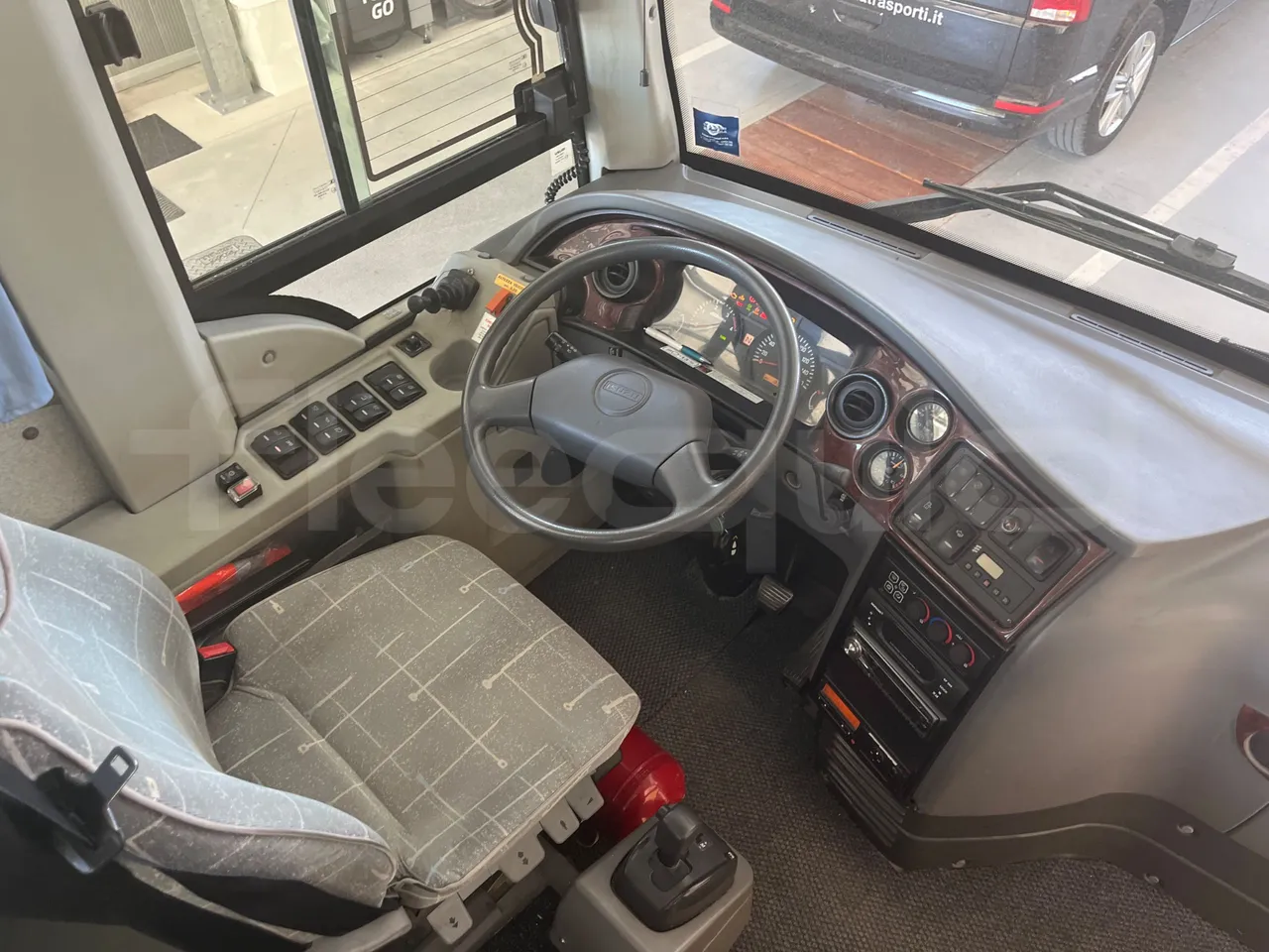 ISUZU Turquoise/Sb QBUS31-M51/Euro 5 - 140 Kw - 7,720 Mt - buttons panels on (mandatory for bus to scrap)