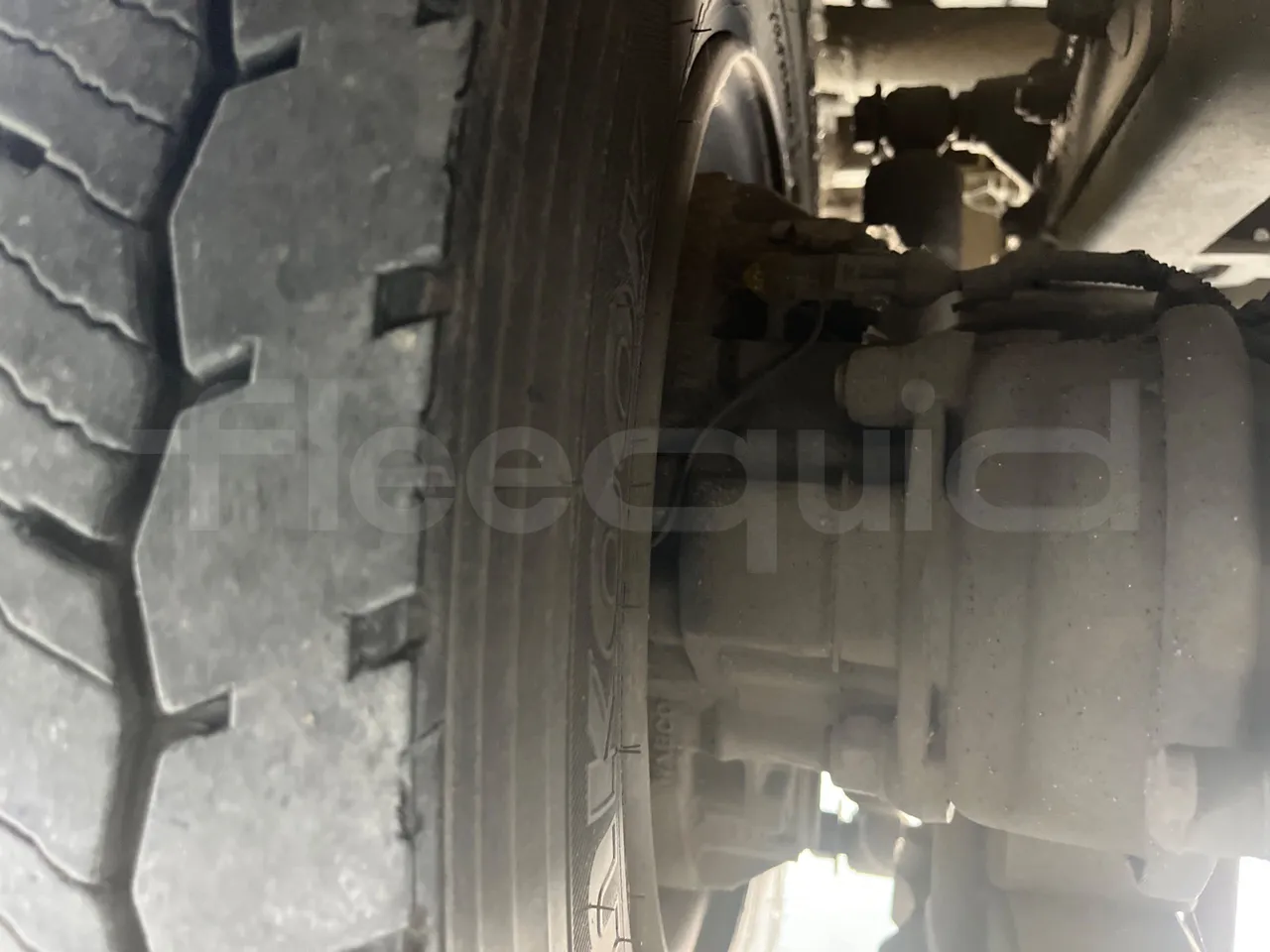ISUZU Turquoise/Sb QBUS31-M51/Euro 5 - 140 Kw - 7,720 Mt - axle 2 caliper brakes right
