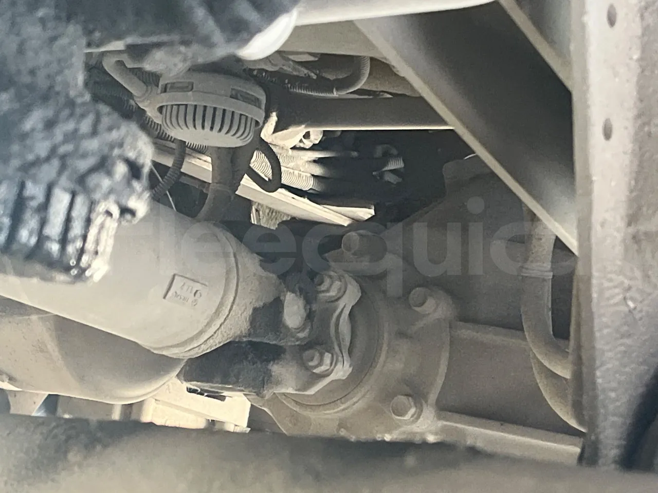 ISUZU Turquoise/Sb QBUS31-M51/Euro 5 - 140 Kw - 7,720 Mt - driveshaft photo