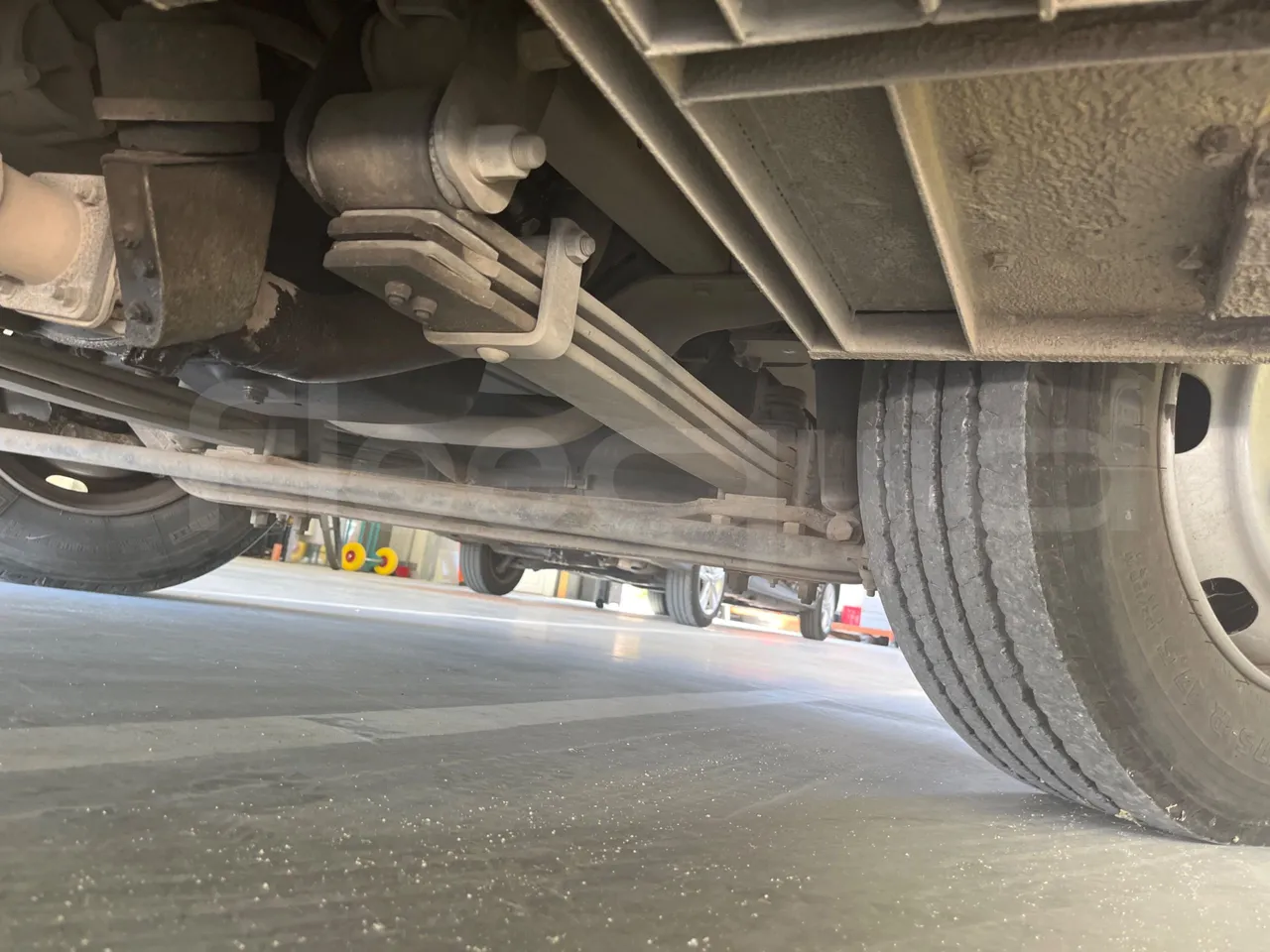 ISUZU Turquoise/Sb QBUS31-M51/Euro 5 - 140 Kw - 7,720 Mt - front air springs right