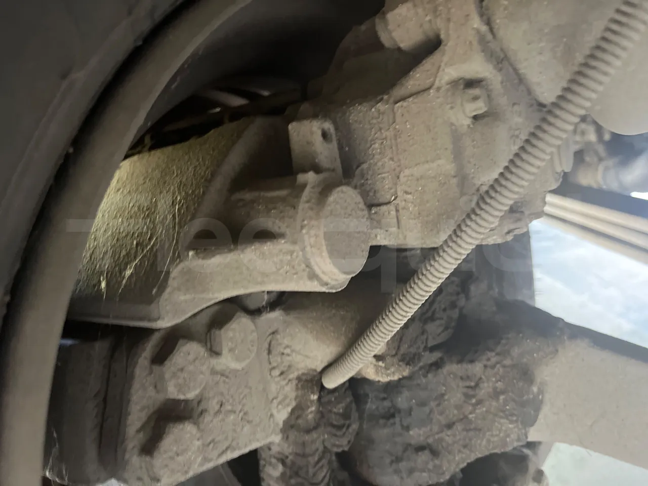 ISUZU Turquoise/Sb QBUS31-M51/Euro 5 - 140 Kw - 7,720 Mt - front brake calipers right