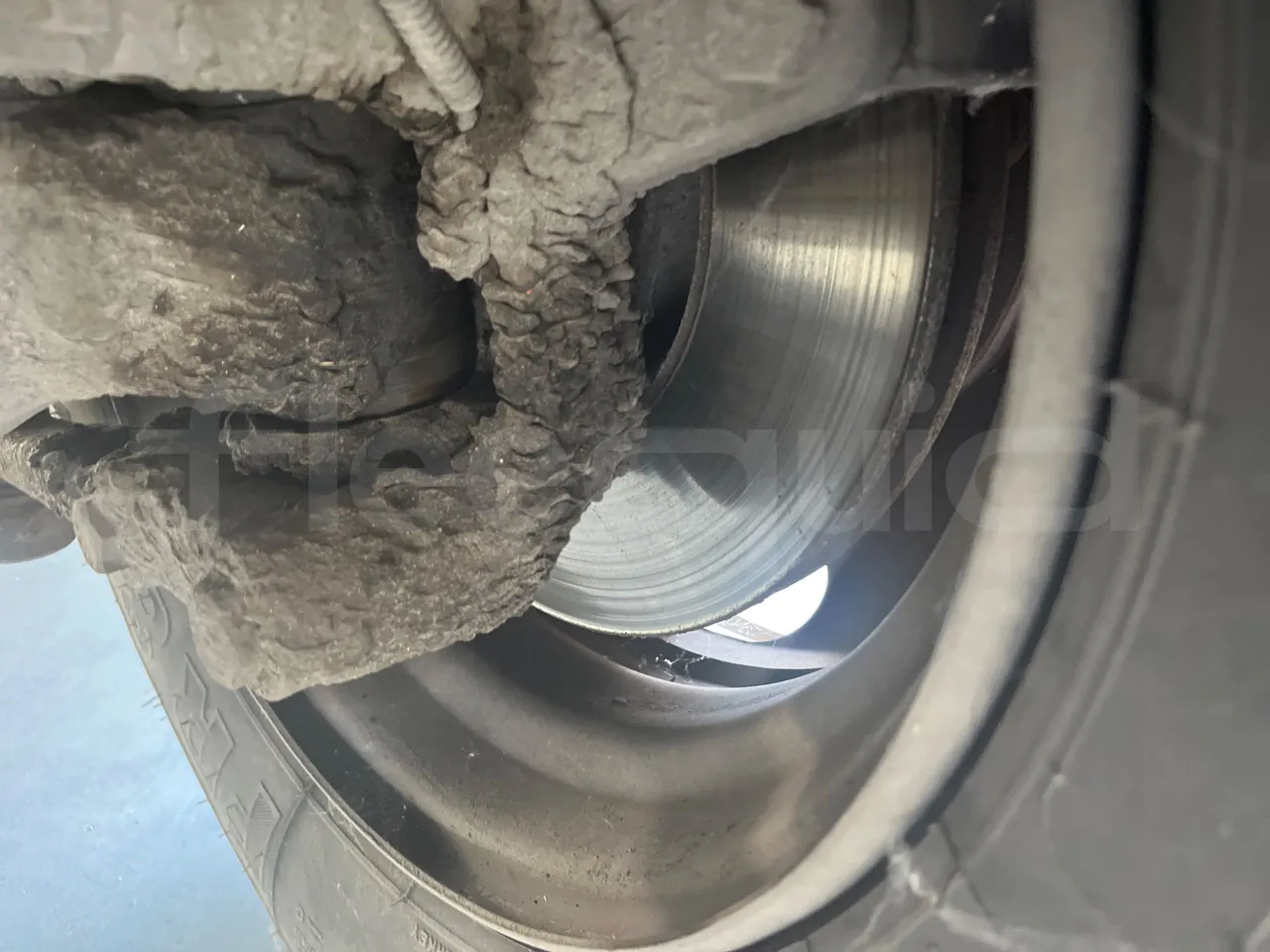 ISUZU Turquoise/Sb QBUS31-M51/Euro 5 - 140 Kw - 7,720 Mt - front discs left