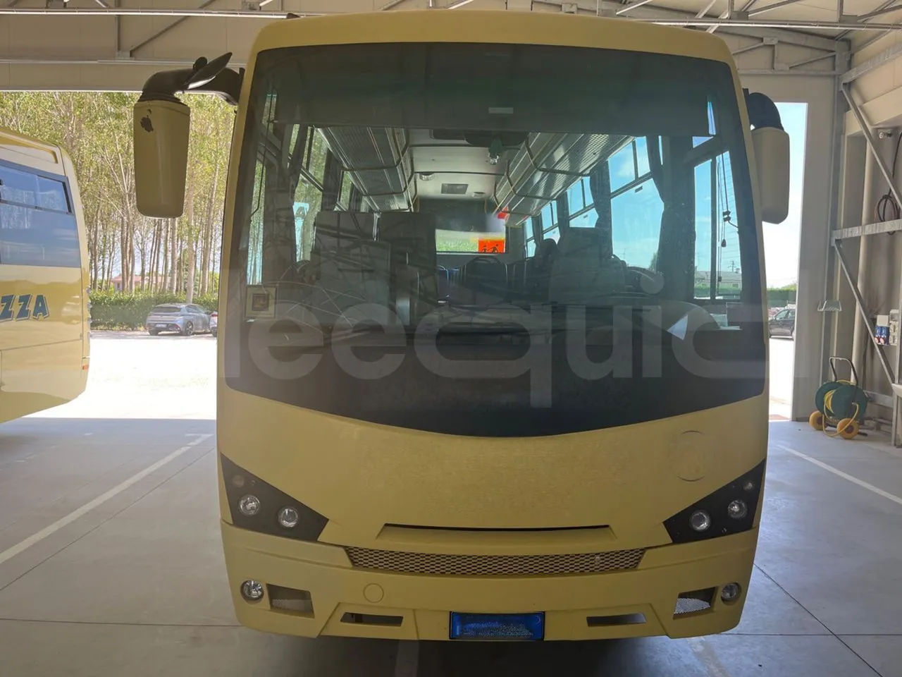 ISUZU Turquoise/Sb QBUS31-M51/Euro 5 - 140 Kw - 7,720 Mt - front photo