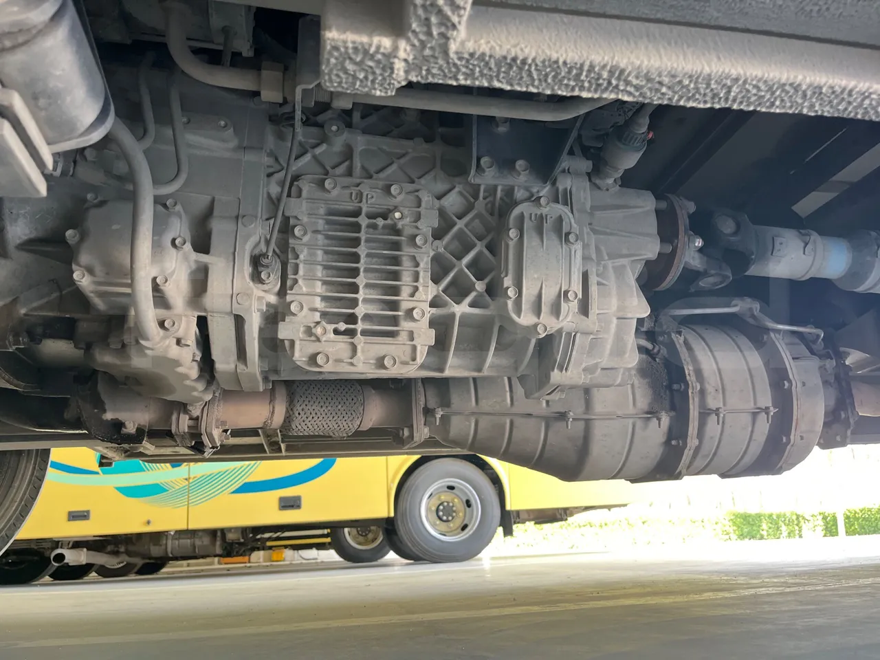 ISUZU Turquoise/Sb QBUS31-M51/Euro 5 - 140 Kw - 7,720 Mt - gearbox photo