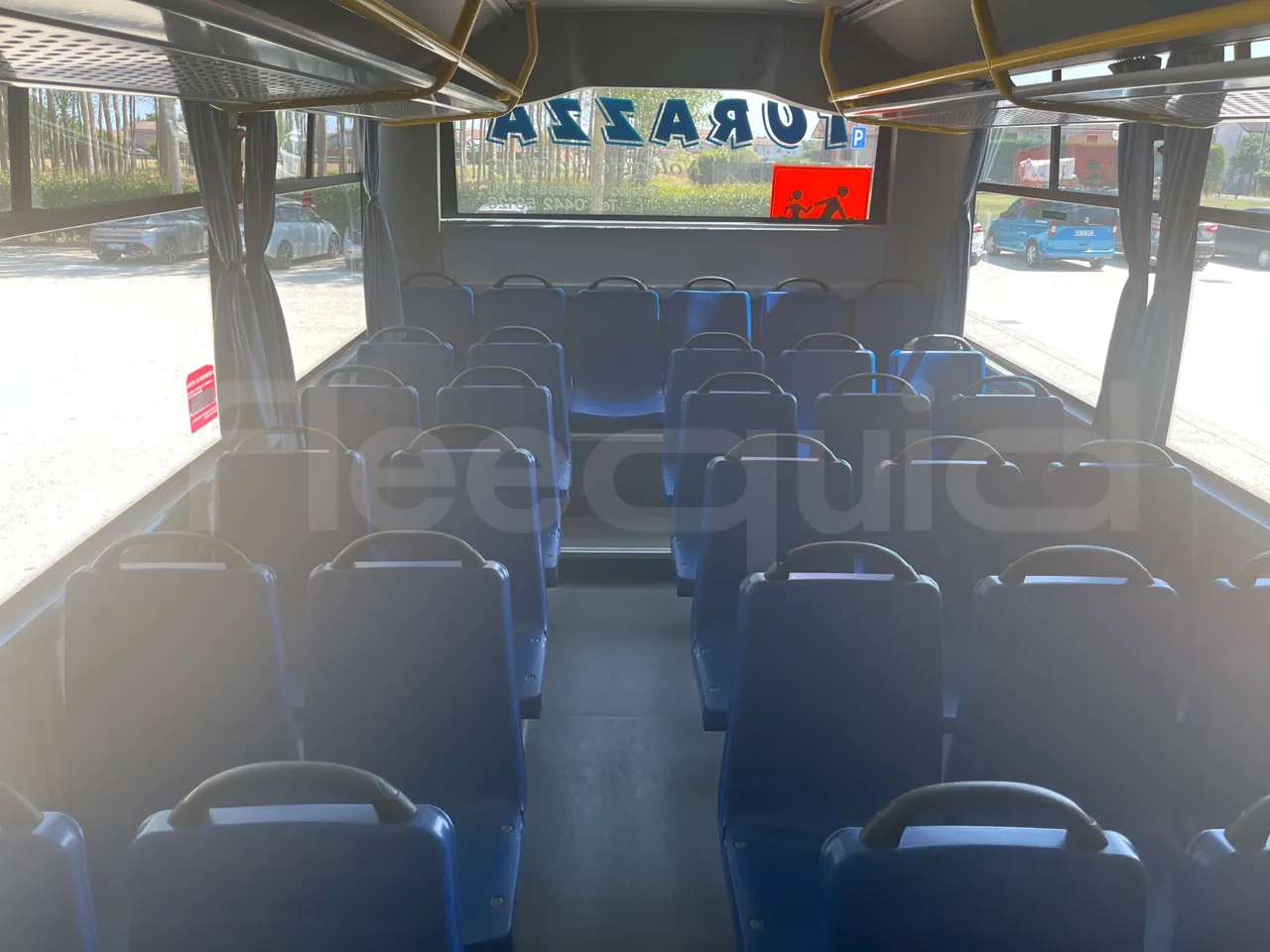 ISUZU Turquoise/Sb QBUS31-M51/Euro 5 - 140 Kw - 7,720 Mt - reverse view middle aisle