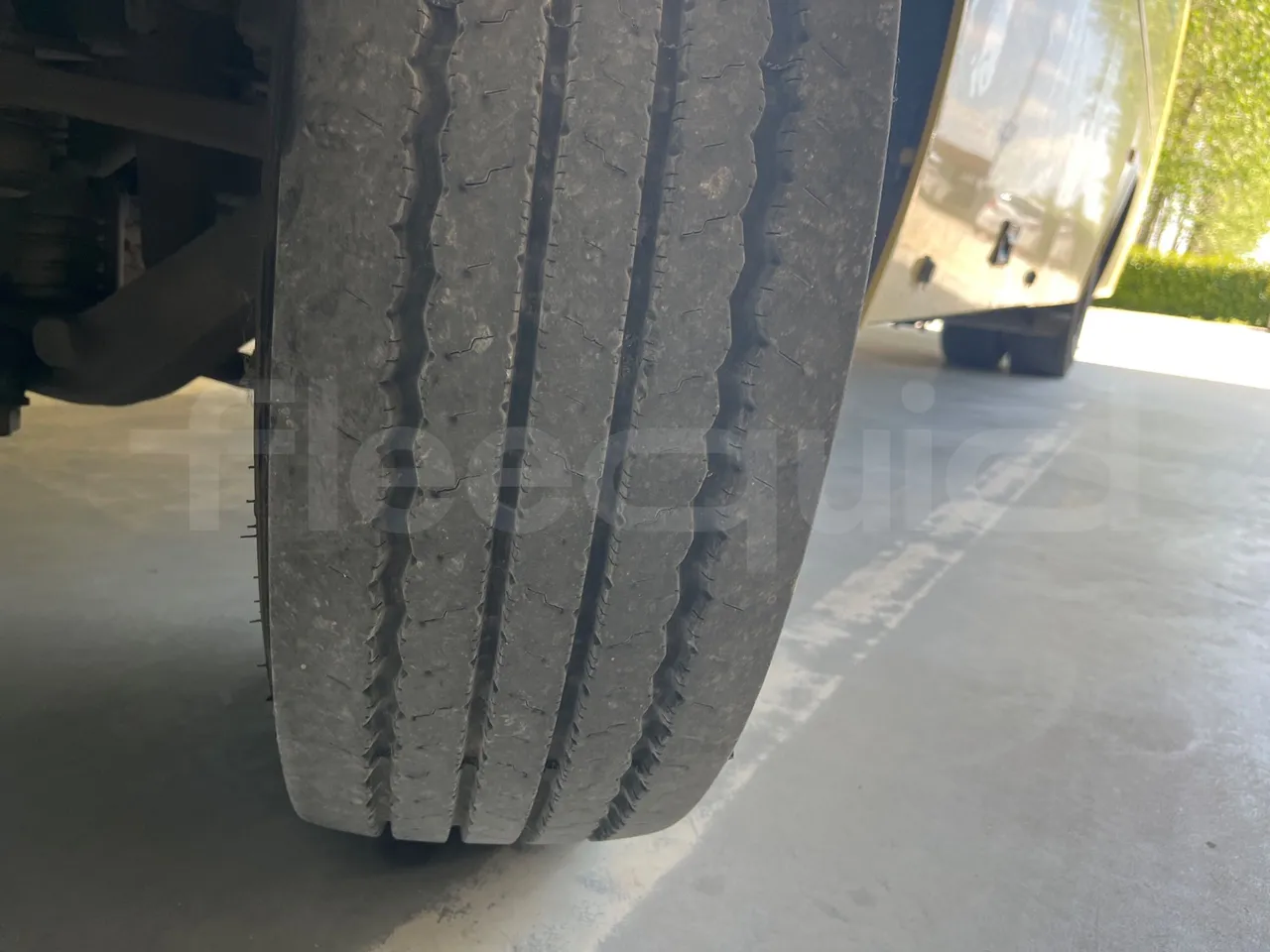 ISUZU Turquoise/Sb QBUS31-M51/Euro 5 - 140 Kw - 7,720 Mt - tread condition front tires right