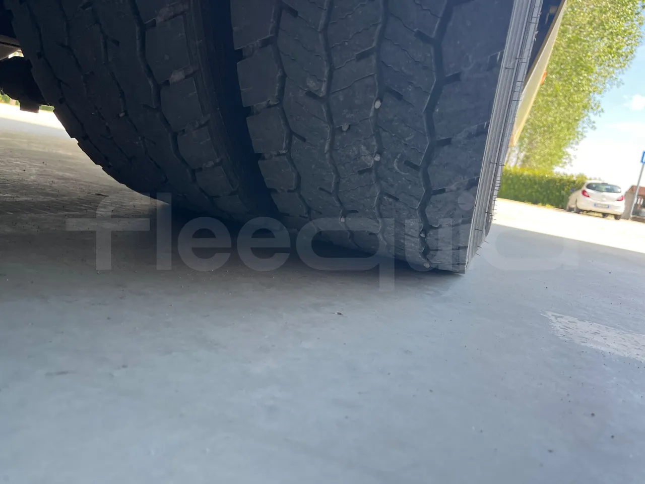ISUZU Turquoise/Sb QBUS31-M51/Euro 5 - 140 Kw - 7,720 Mt - tread condition second axle tires left