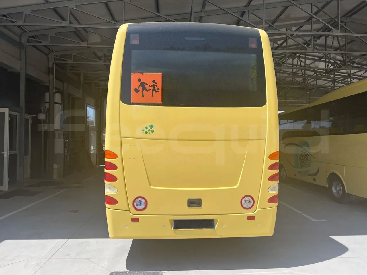 ISUZU Turquoise/Sb QBUS31-M51/Euro 5 - 140 Kw - 7,720 Mt - rear hatch closed