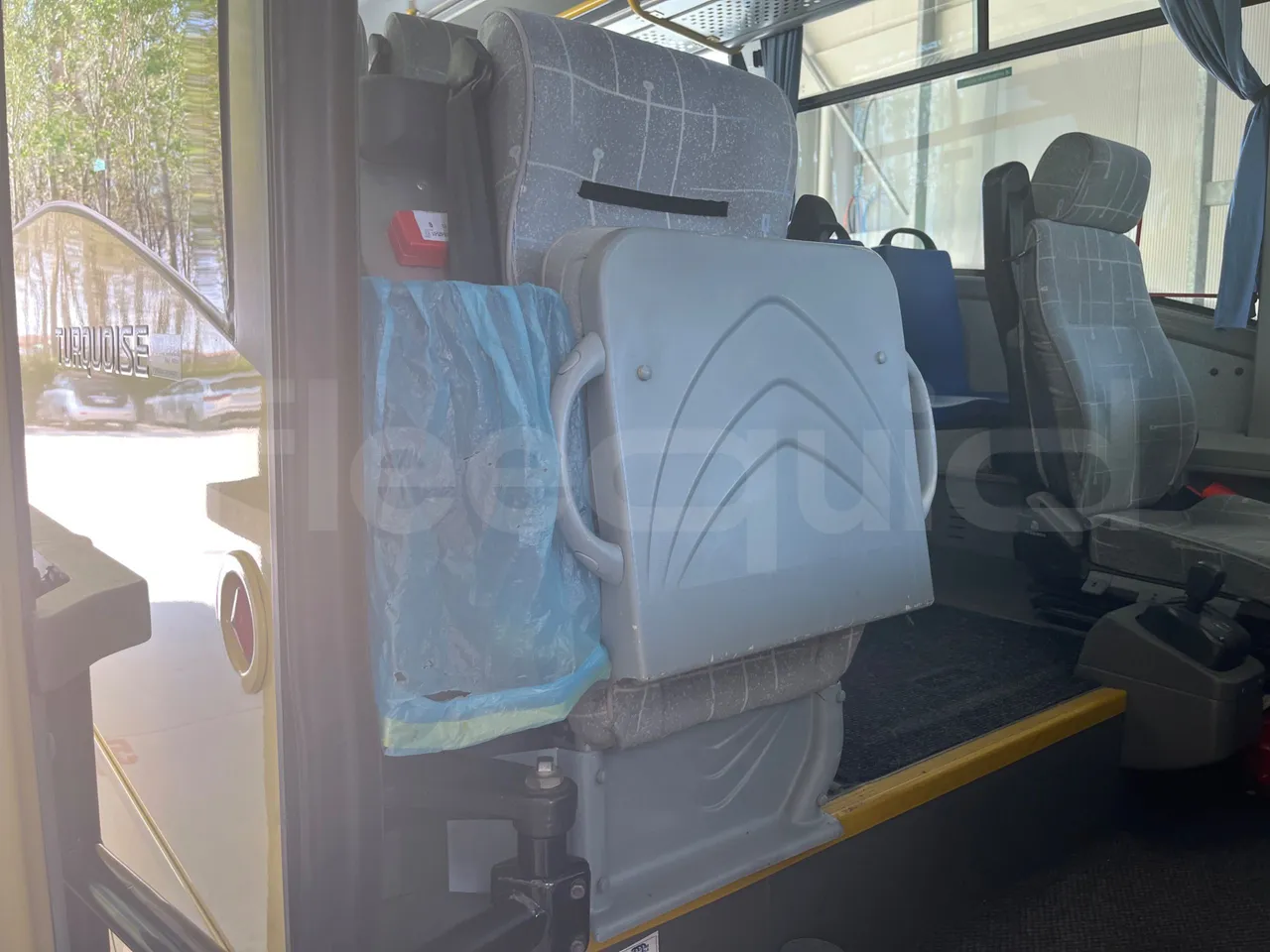 ISUZU Turquoise/Sb QBUS31-M51/Euro 5 - 140 Kw - 7,720 Mt - hostess seat photo