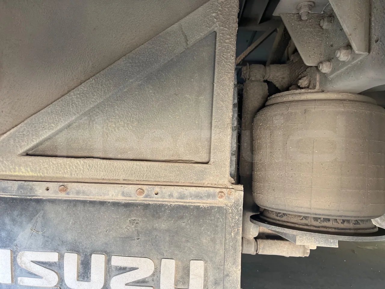 ISUZU Turquoise/Sb QBUS31-M51/Euro 5 - 140 Kw - 7,720 Mt - axle 2 shock absorbers 1 left
