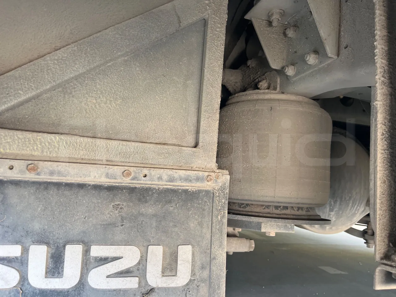ISUZU Turquoise/Sb QBUS31-M51/Euro 5 - 140 Kw - 7,720 Mt - axle 2 shock absorbers 2 left