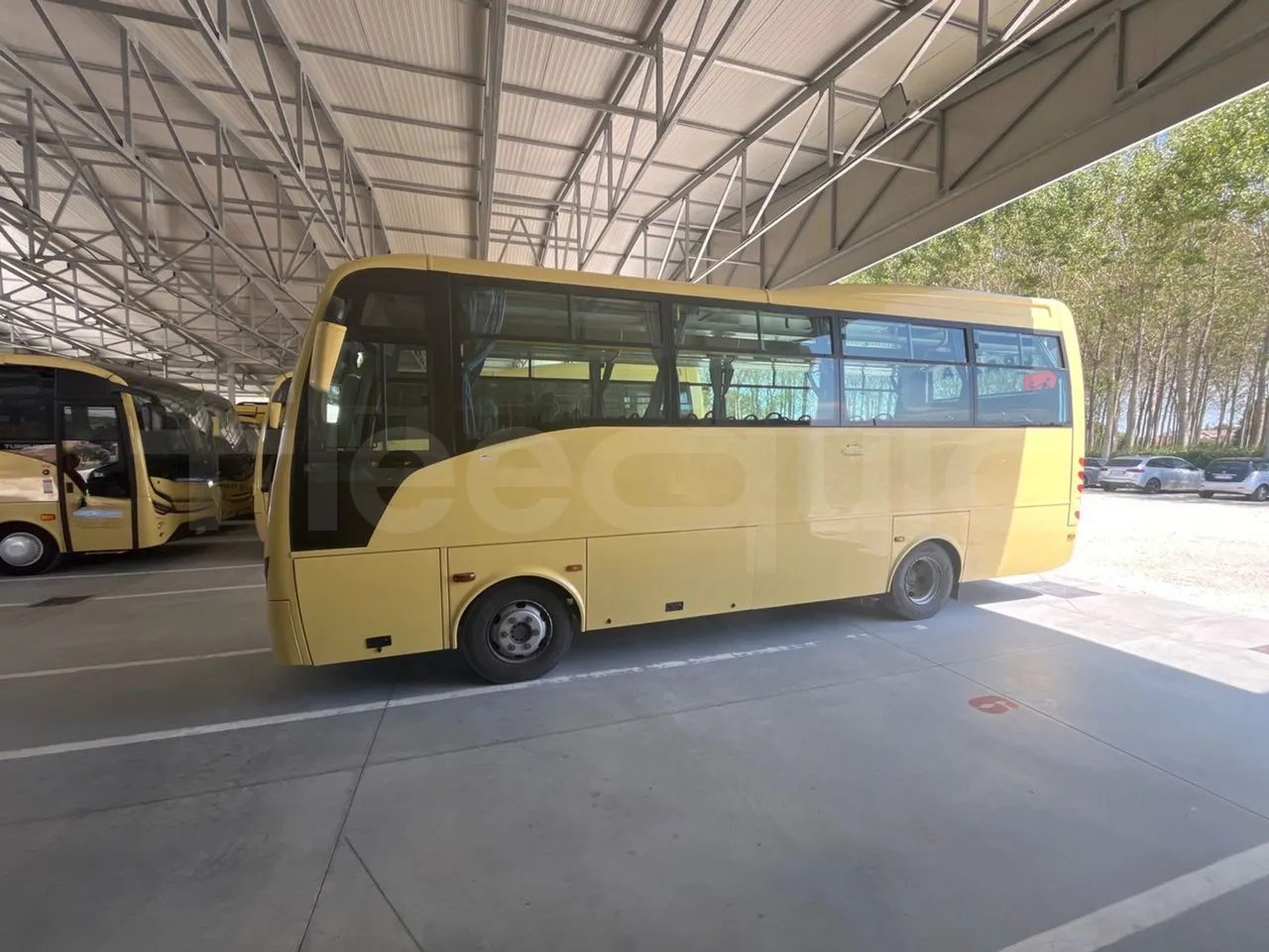 ISUZU Turquoise/Sb QBUS31-M51/Euro 5 - 140 Kw - 7,720 Mt - left side photo