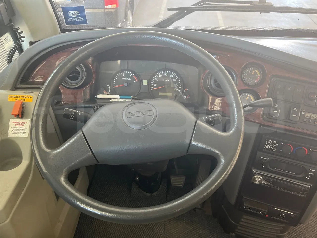 ISUZU Turquoise/Sb QBUS31-M51/Euro 5 - 140 Kw - 7,720 Mt - steering wheel photo