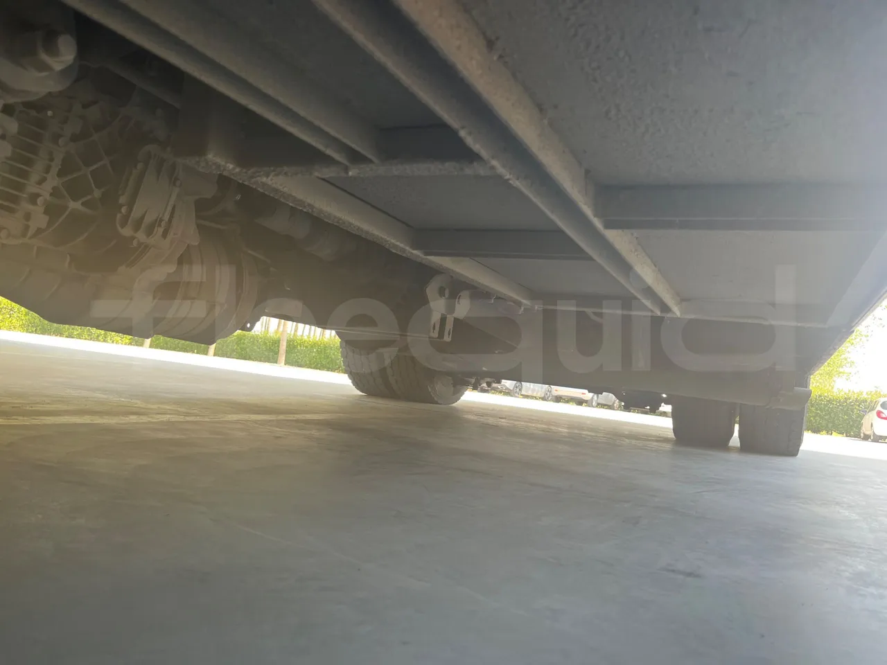 ISUZU Turquoise/Sb QBUS31-M51/Euro 5 - 140 Kw - 7,720 Mt - central undercarriage photo