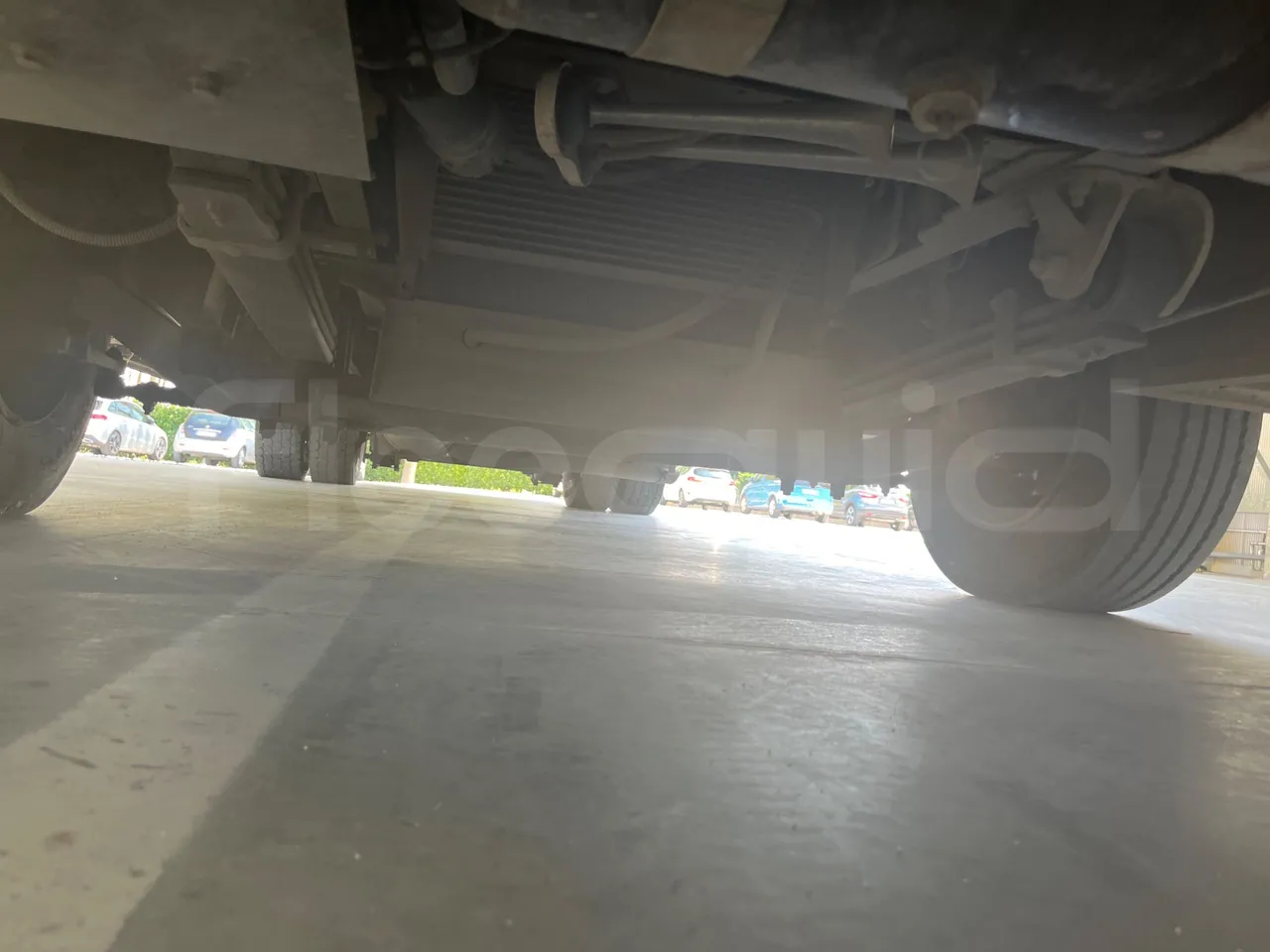 ISUZU Turquoise/Sb QBUS31-M51/Euro 5 - 140 Kw - 7,720 Mt - front undercarriage from front