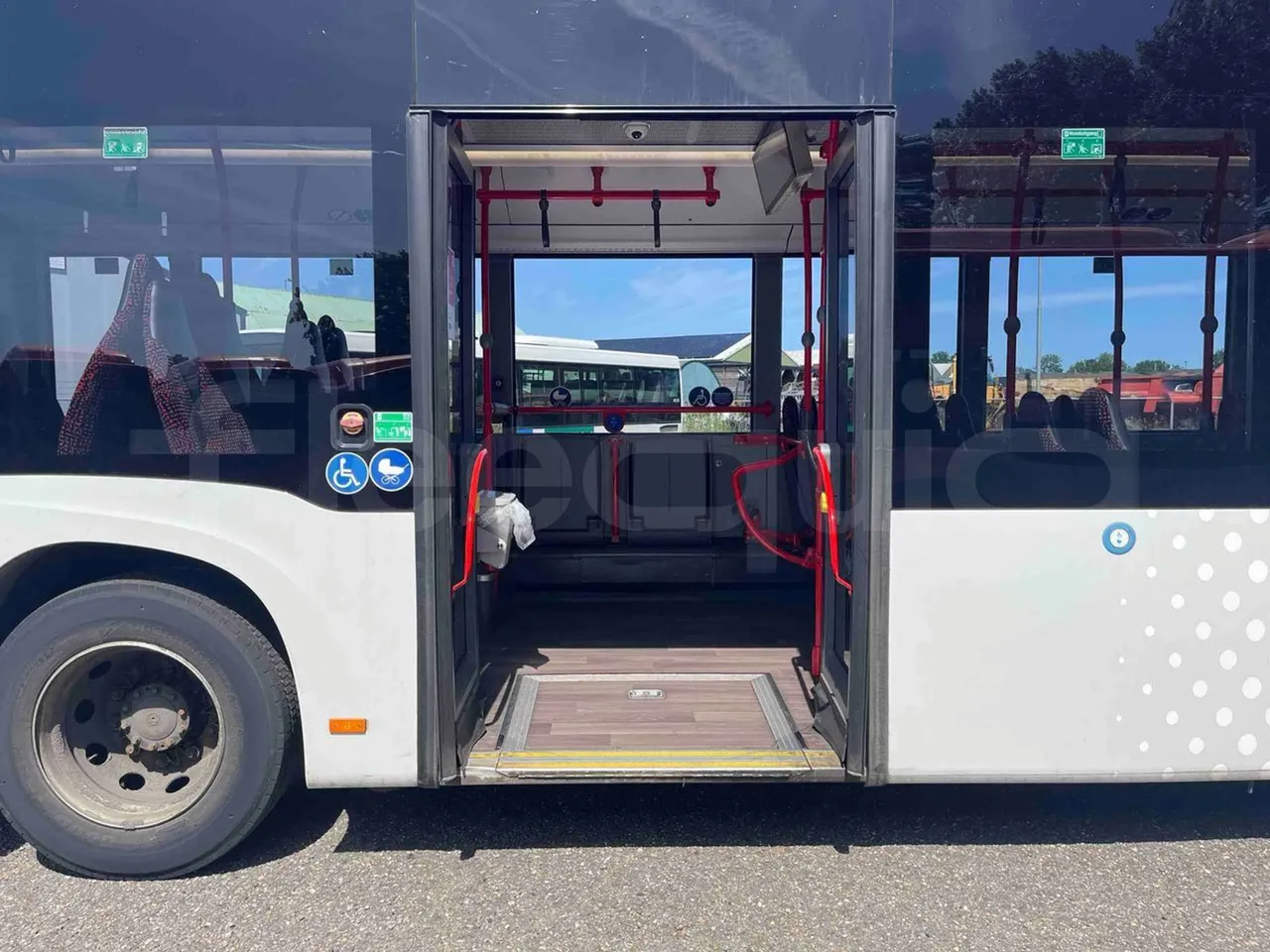 Mercedes-Benz Citaro - front door 2 open