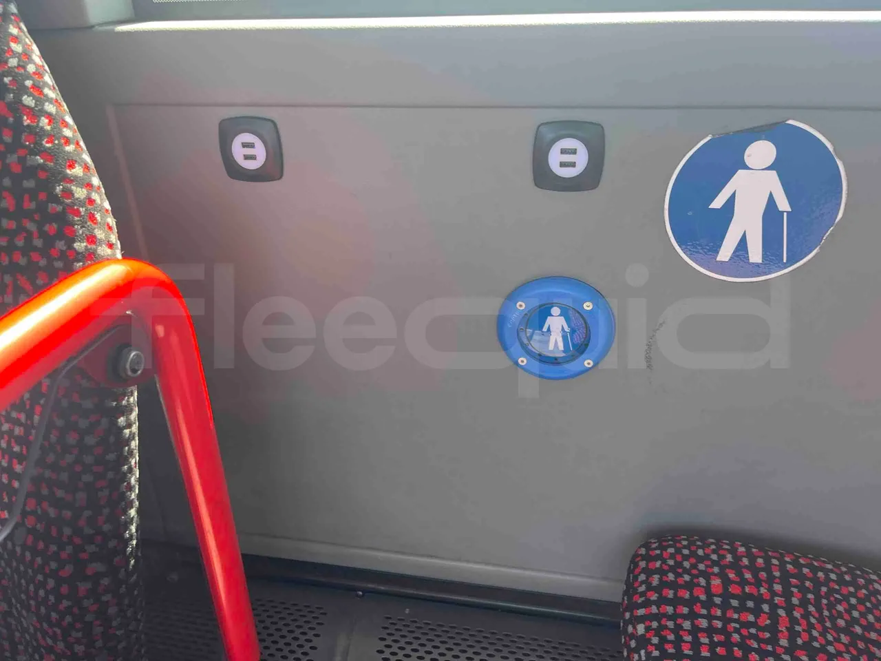 Mercedes-Benz Citaro - usb charging detail