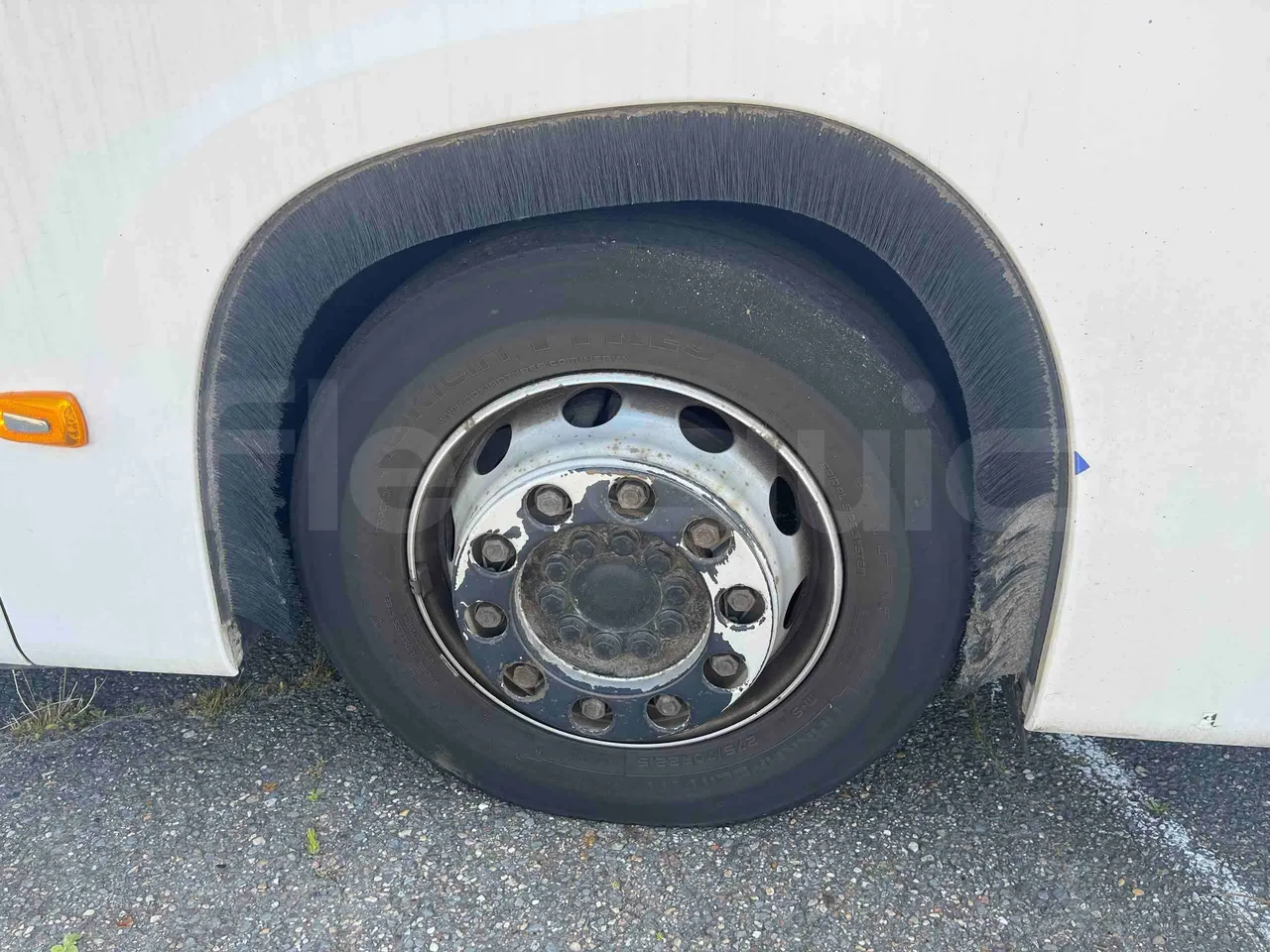 Mercedes-Benz Citaro - tread condition front tires left