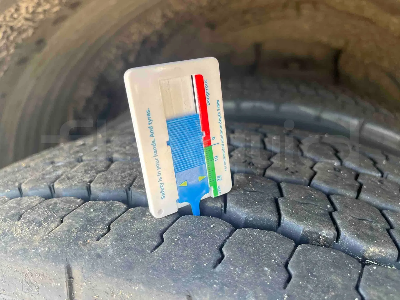 Mercedes-Benz Citaro - tread condition front tires right