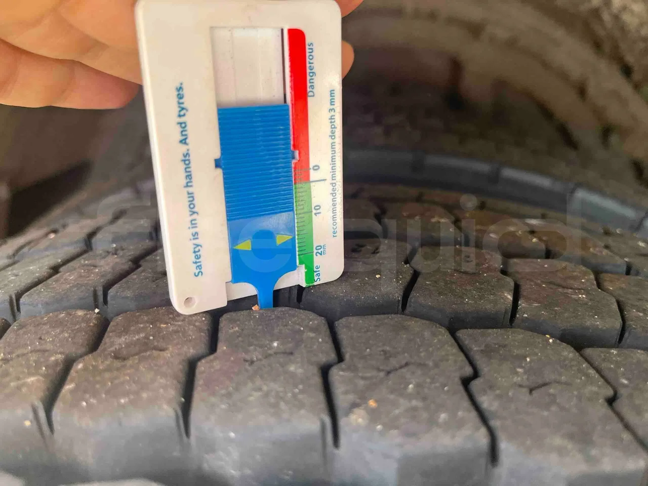 Mercedes-Benz Citaro - front left tire measurements