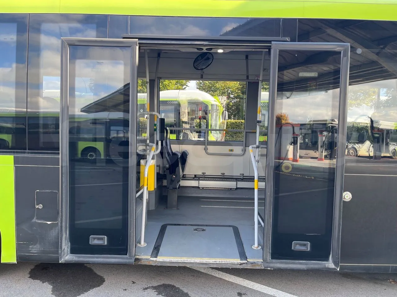 Volvo G891H L291LH24J8100 / Euro 6 - 177 Kw - 18.750 Mt - front door 2 open