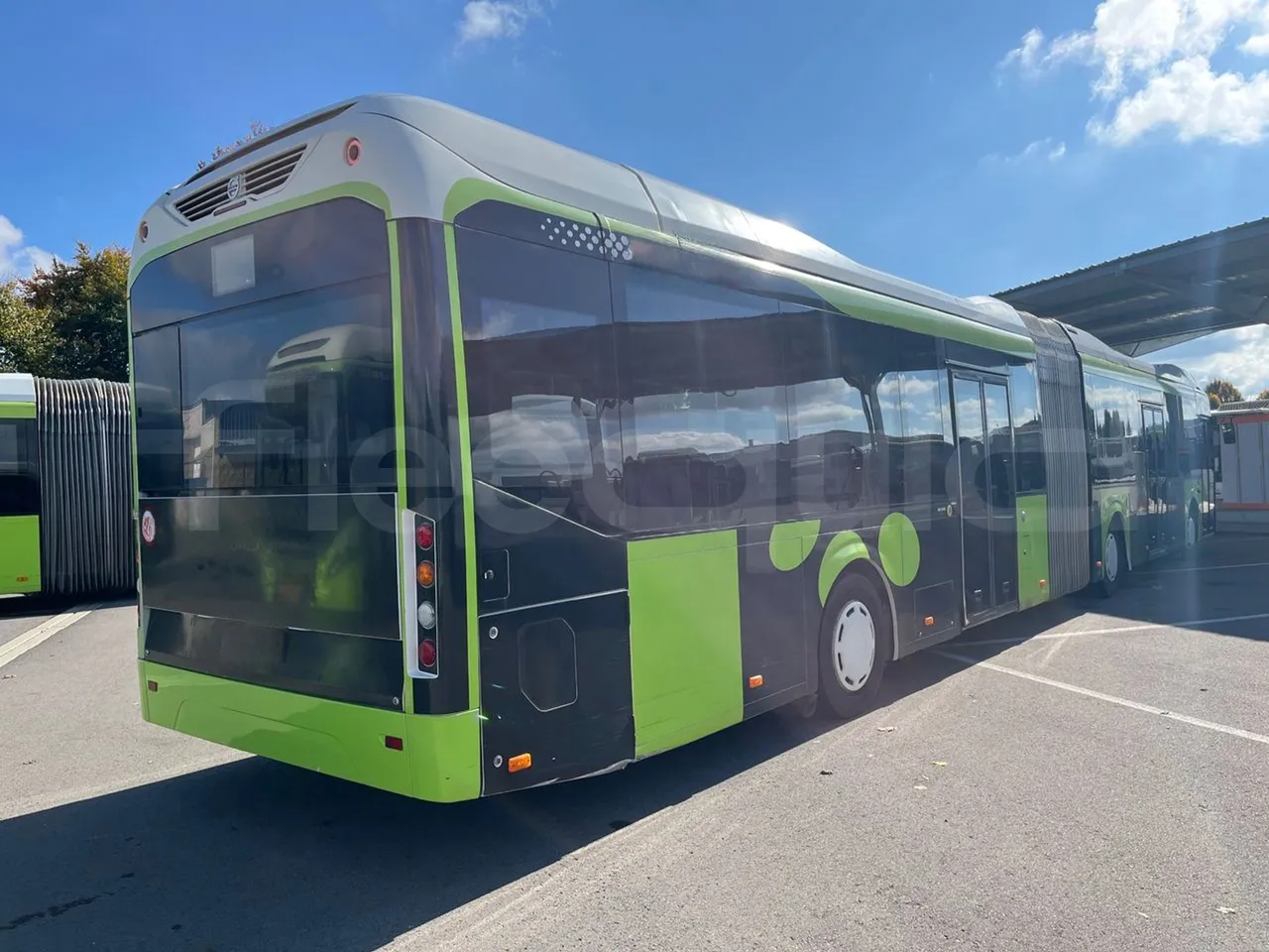 Volvo G891H L291LH24J8100 / Euro 6 - 177 Kw - 18.750 Mt - 3/4 right rear doors closed