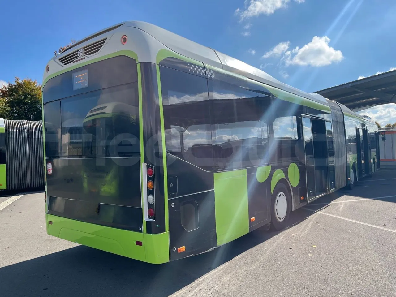 Volvo G891H L291LH24J8100 / Euro 6 - 177 Kw - 18.750 Mt - 3/4 right rear doors open