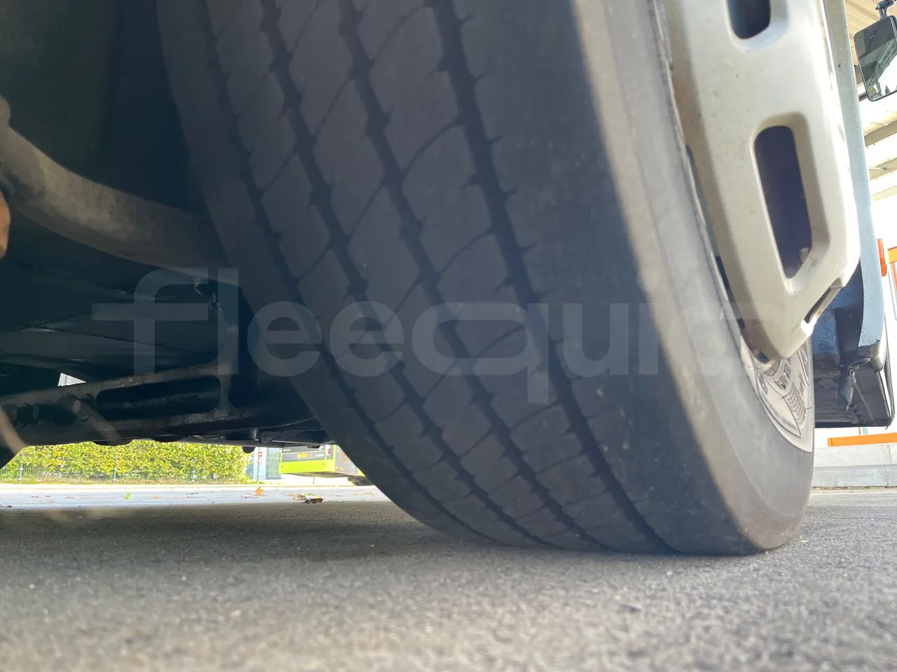 Volvo G891H L291LH24J8100 / Euro 6 - 177 Kw - 18.750 Mt - tread condition front tires right