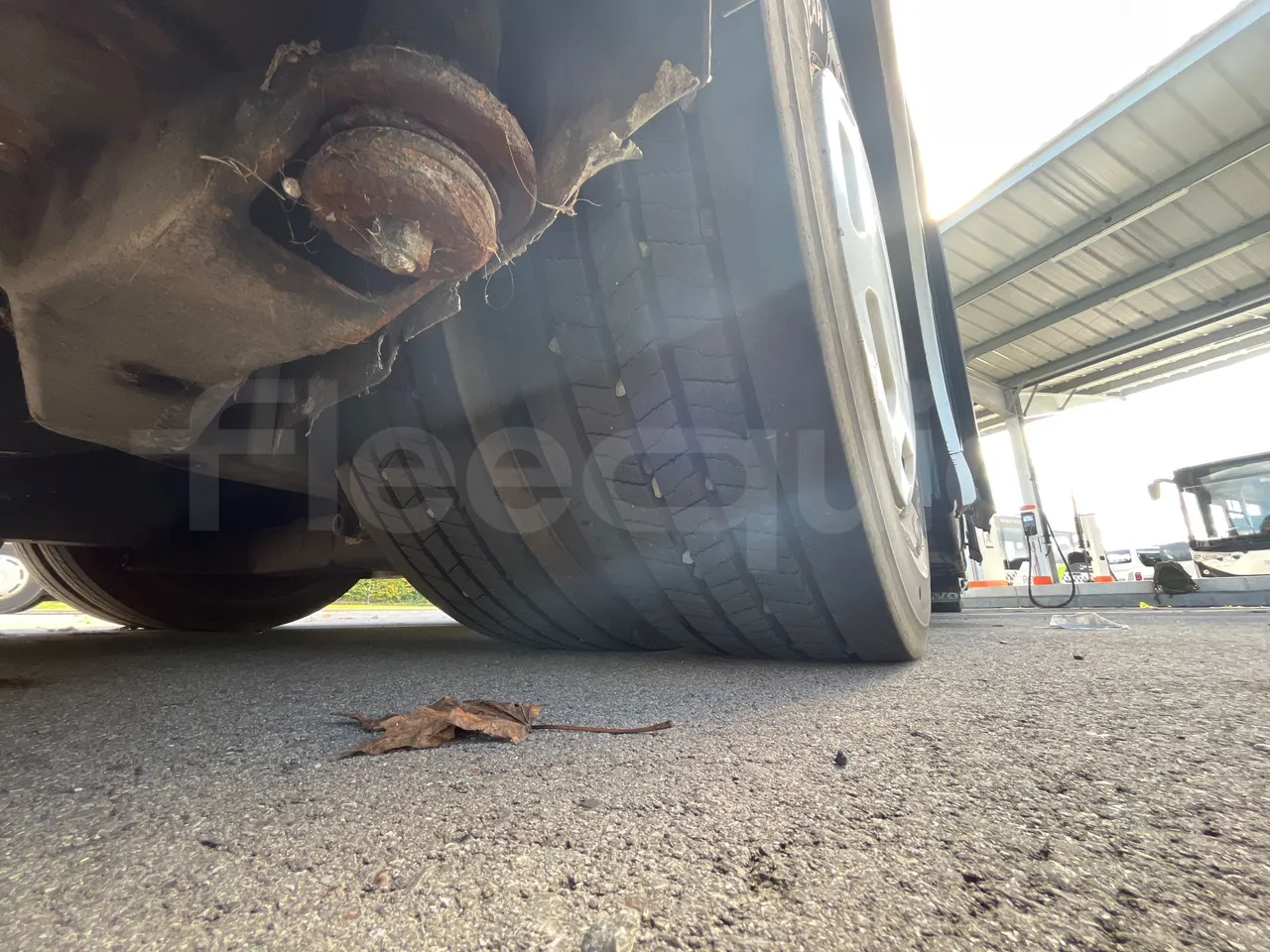 Volvo G891H L291LH24J8100 / Euro 6 - 177 Kw - 18.750 Mt - tread condition second axle tires right