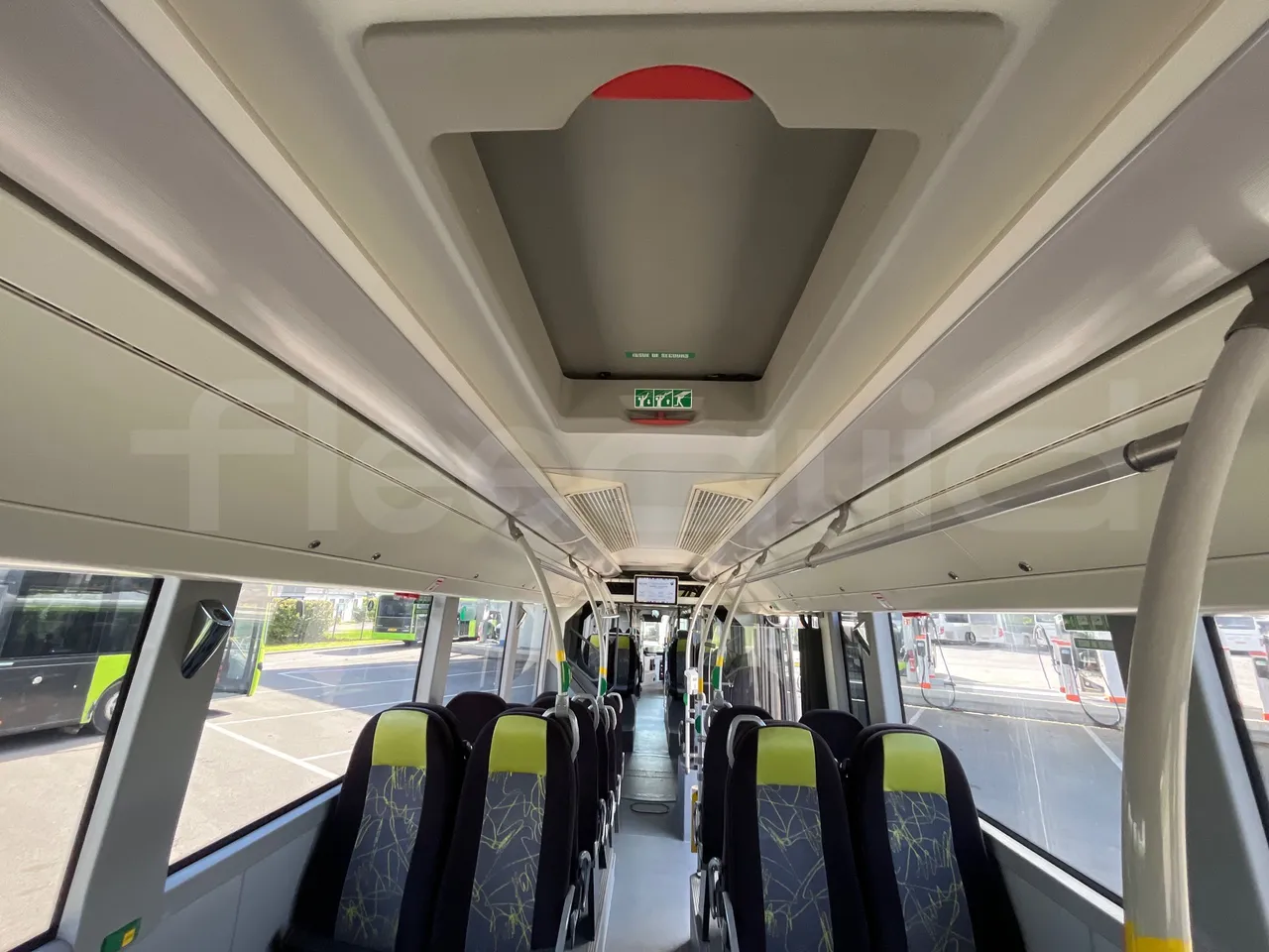 Volvo G891H L291LH24J8100 / Euro 6 - 177 Kw - 18.750 Mt - overhead compartments photo