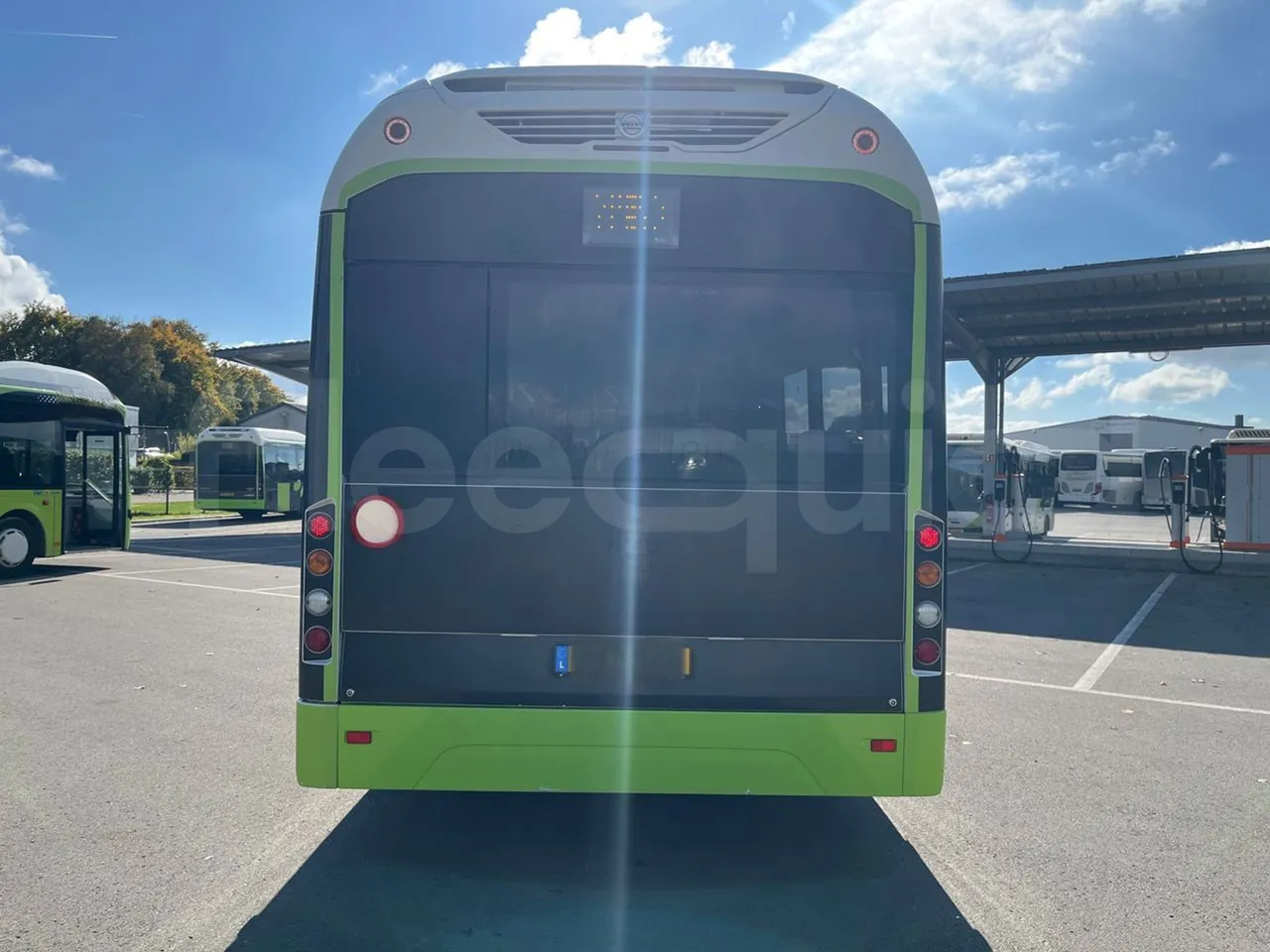 Volvo G891H L291LH24J8100 / Euro 6 - 177 Kw - 18.750 Mt - rear hatch closed