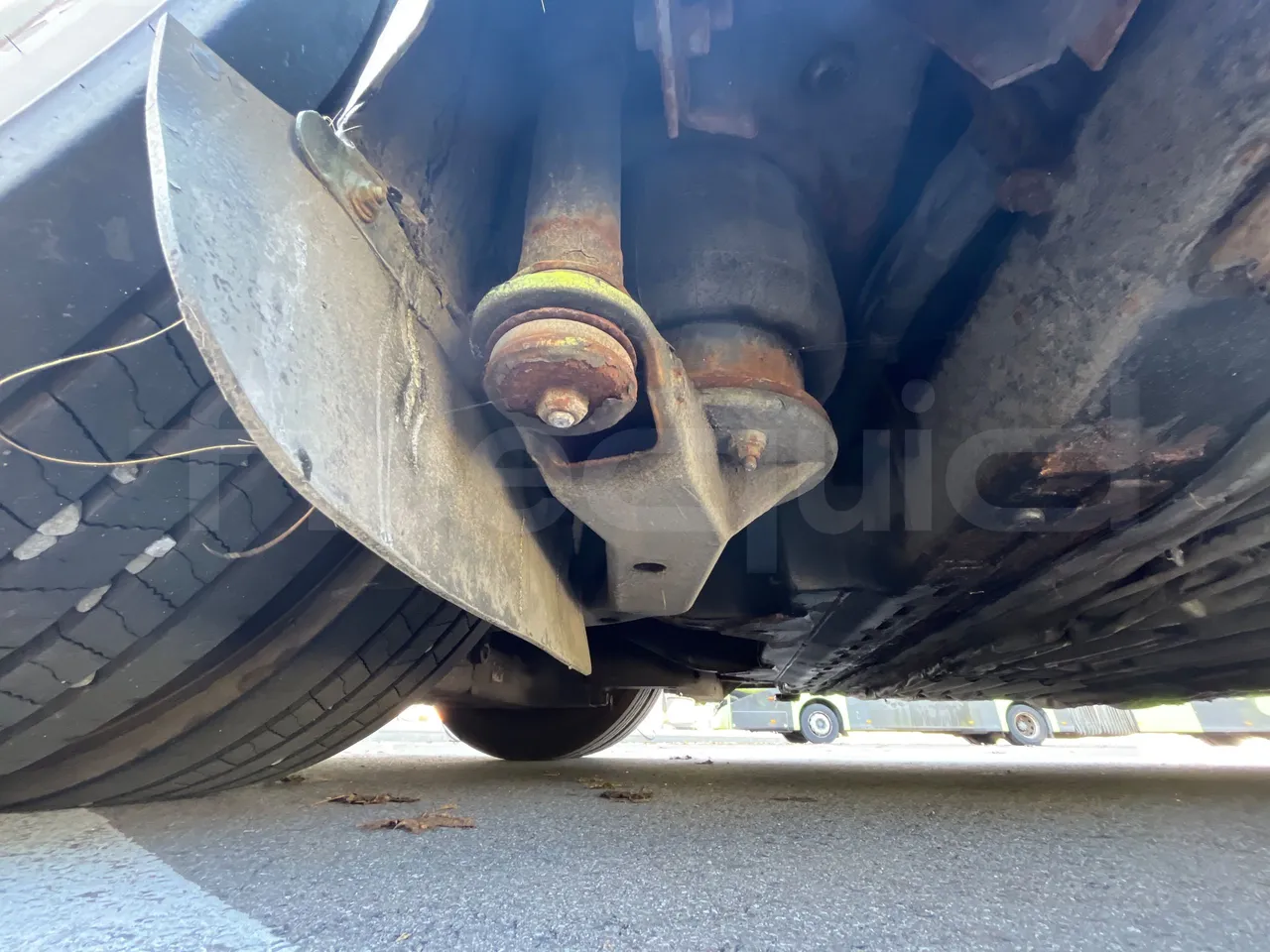 Volvo G891H L291LH24J8100 / Euro 6 - 177 Kw - 18.750 Mt - axle 2 shock absorbers 1 left