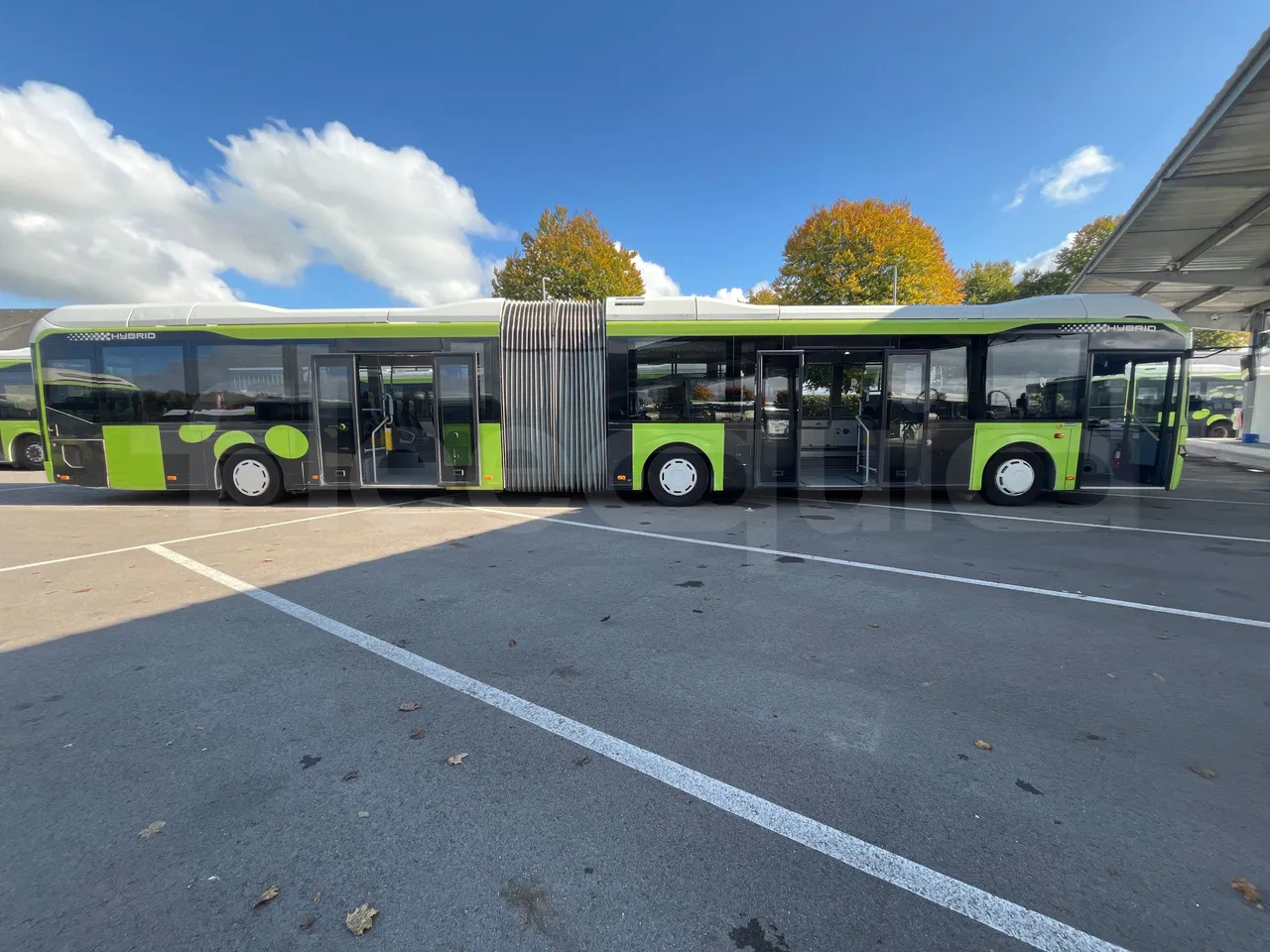 Volvo G891H L291LH24J8100 / Euro 6 - 177 Kw - 18.750 Mt - right side doors open
