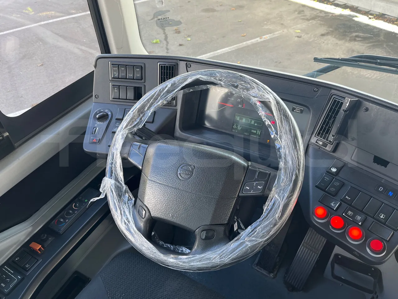 Volvo G891H L291LH24J8100 / Euro 6 - 177 Kw - 18.750 Mt - steering wheel photo