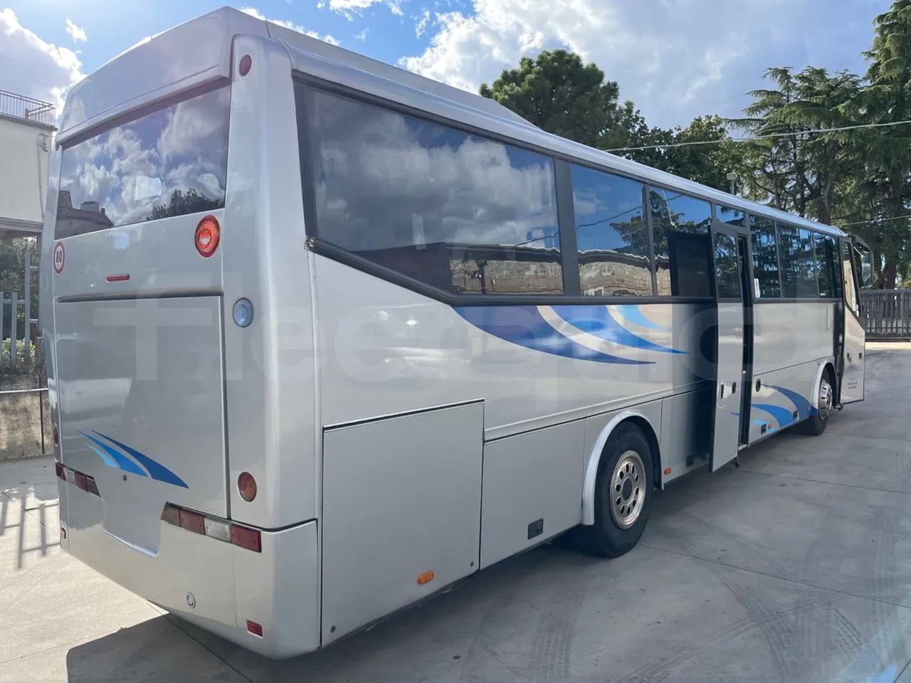 Vdl Bova Futura FLD 120-365 L/E5 - EUR5 - 266kW - 12m - 3/4 right rear doors open