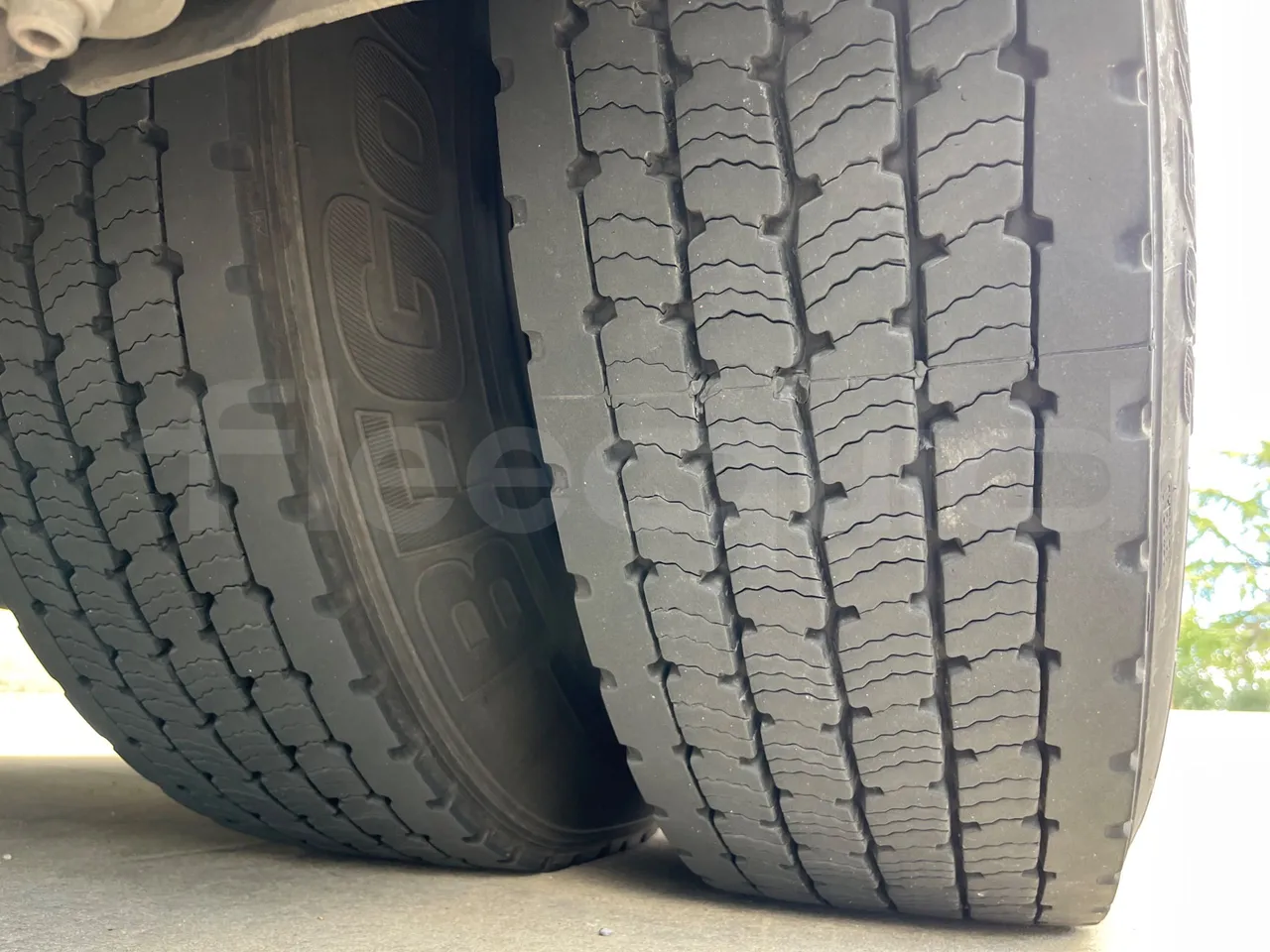Vdl Bova Futura FLD 120-365 L/E5 - EUR5 - 266kW - 12m - tread condition front tires left