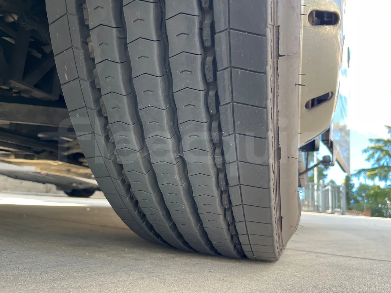 Vdl Bova Futura FLD 120-365 L/E5 - EUR5 - 266kW - 12m - tread condition front tires right