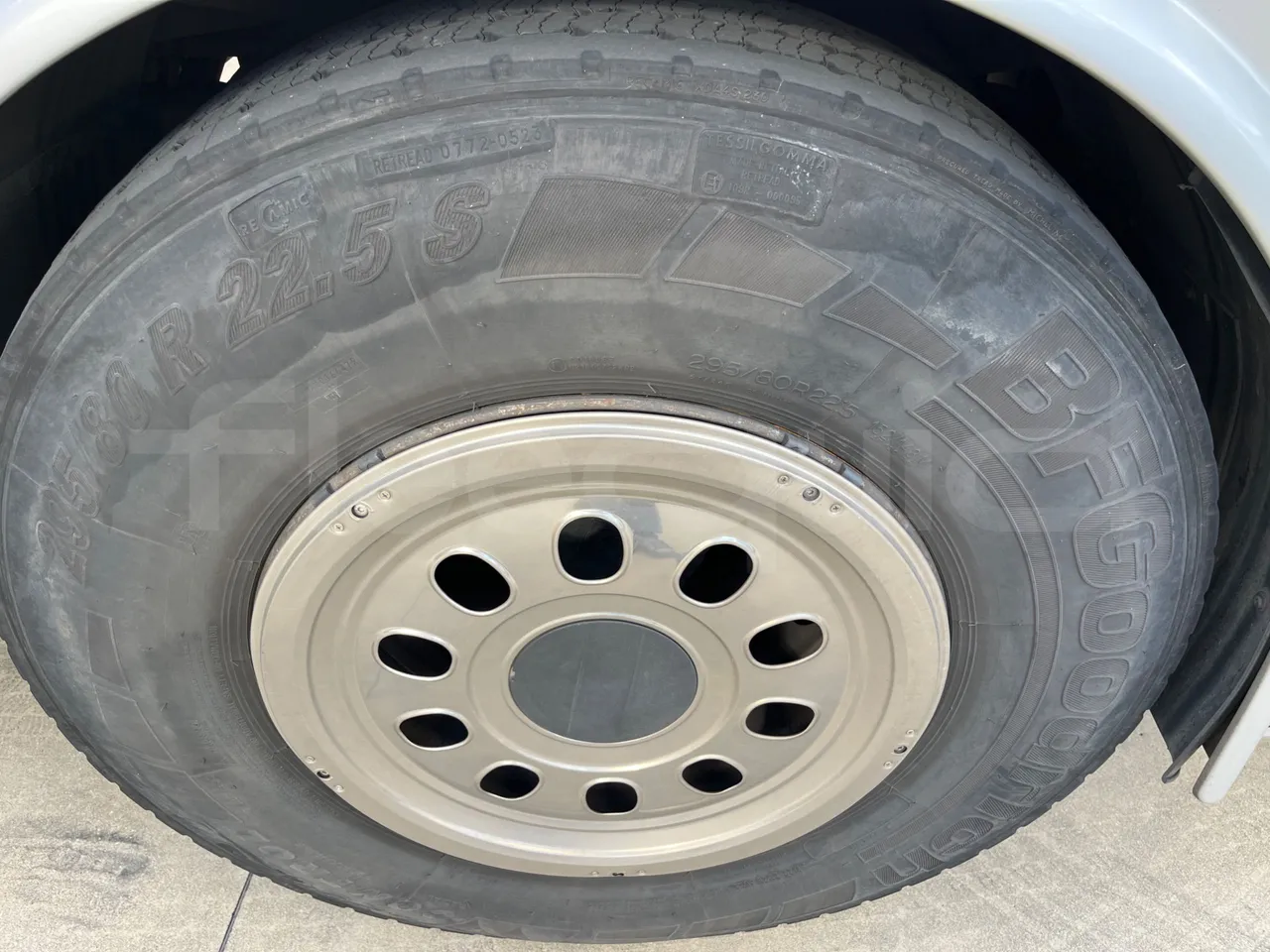 Vdl Bova Futura FLD 120-365 L/E5 - EUR5 - 266kW - 12m - tread condition second axle tires left