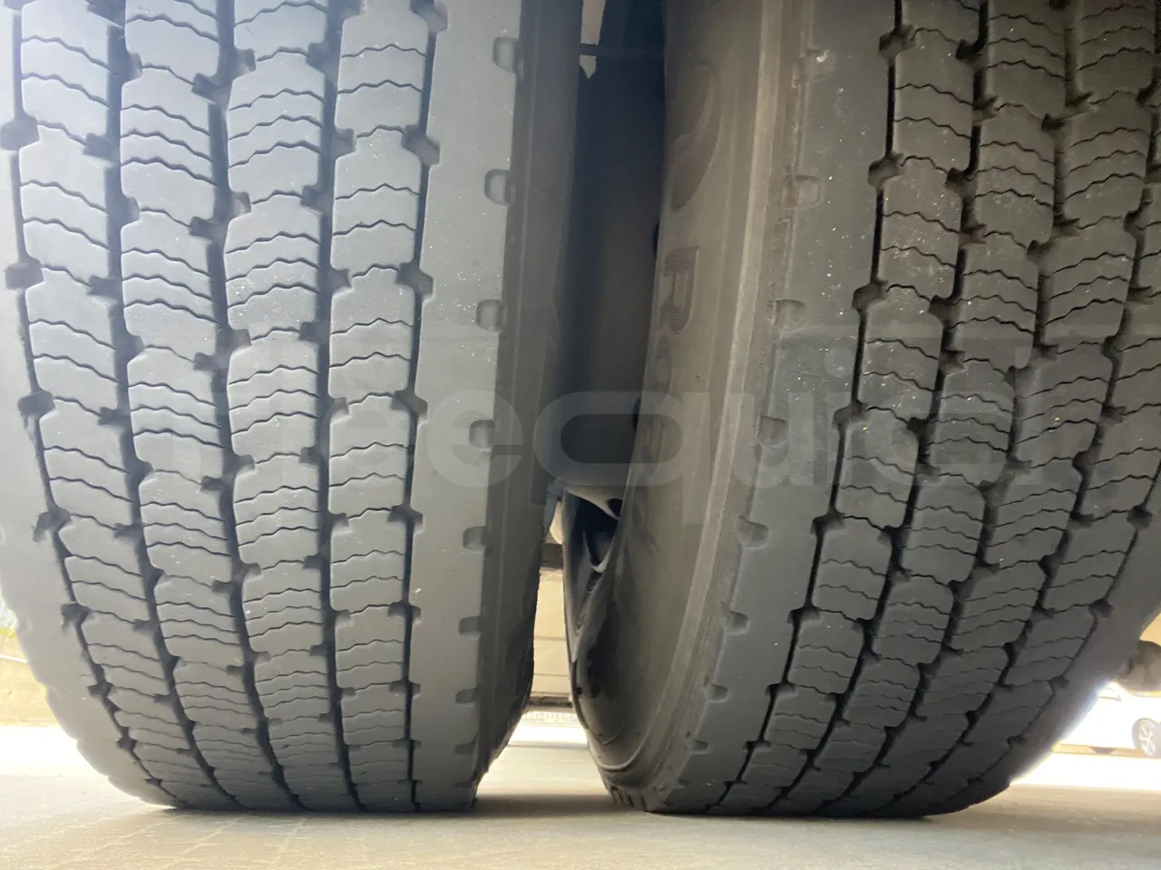 Vdl Bova Futura FLD 120-365 L/E5 - EUR5 - 266kW - 12m - tread condition third axle tires right