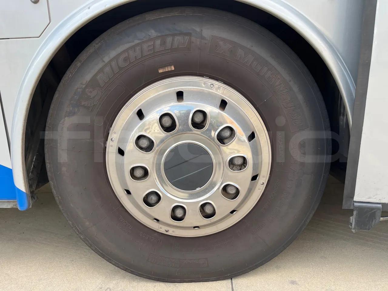 Vdl Bova Futura FLD 120-365 L/E5 - EUR5 - 266kW - 12m - front left tire measurements