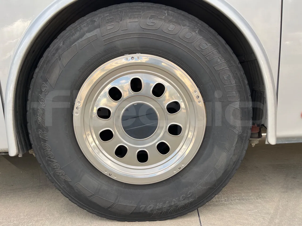 Vdl Bova Futura FLD 120-365 L/E5 - EUR5 - 266kW - 12m - rear left tire photo
