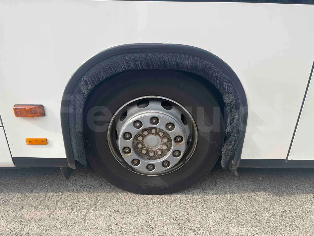 Mercedes-Benz Citaro - First Axle Left Side: Complete Tyre