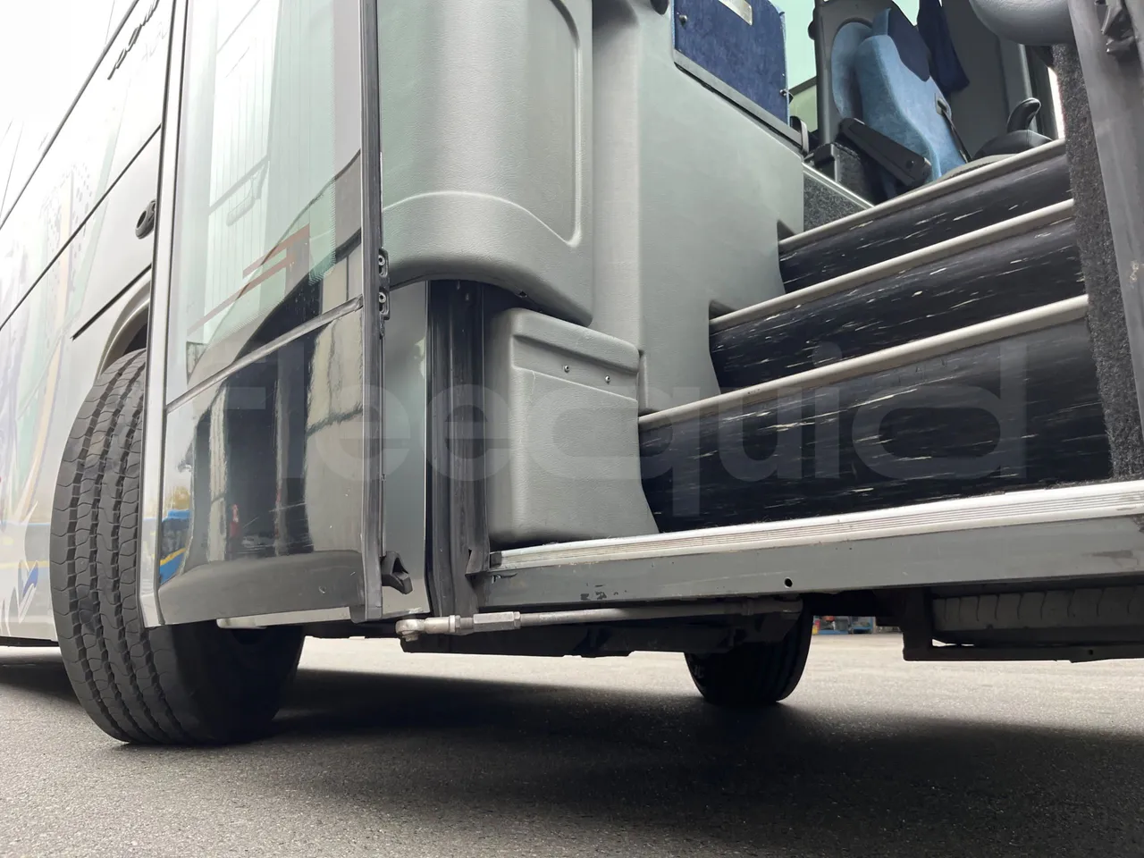 Irisbus New Domino 397E/12.40 - EUR5/331KW/12.410MT - door mechanism photo