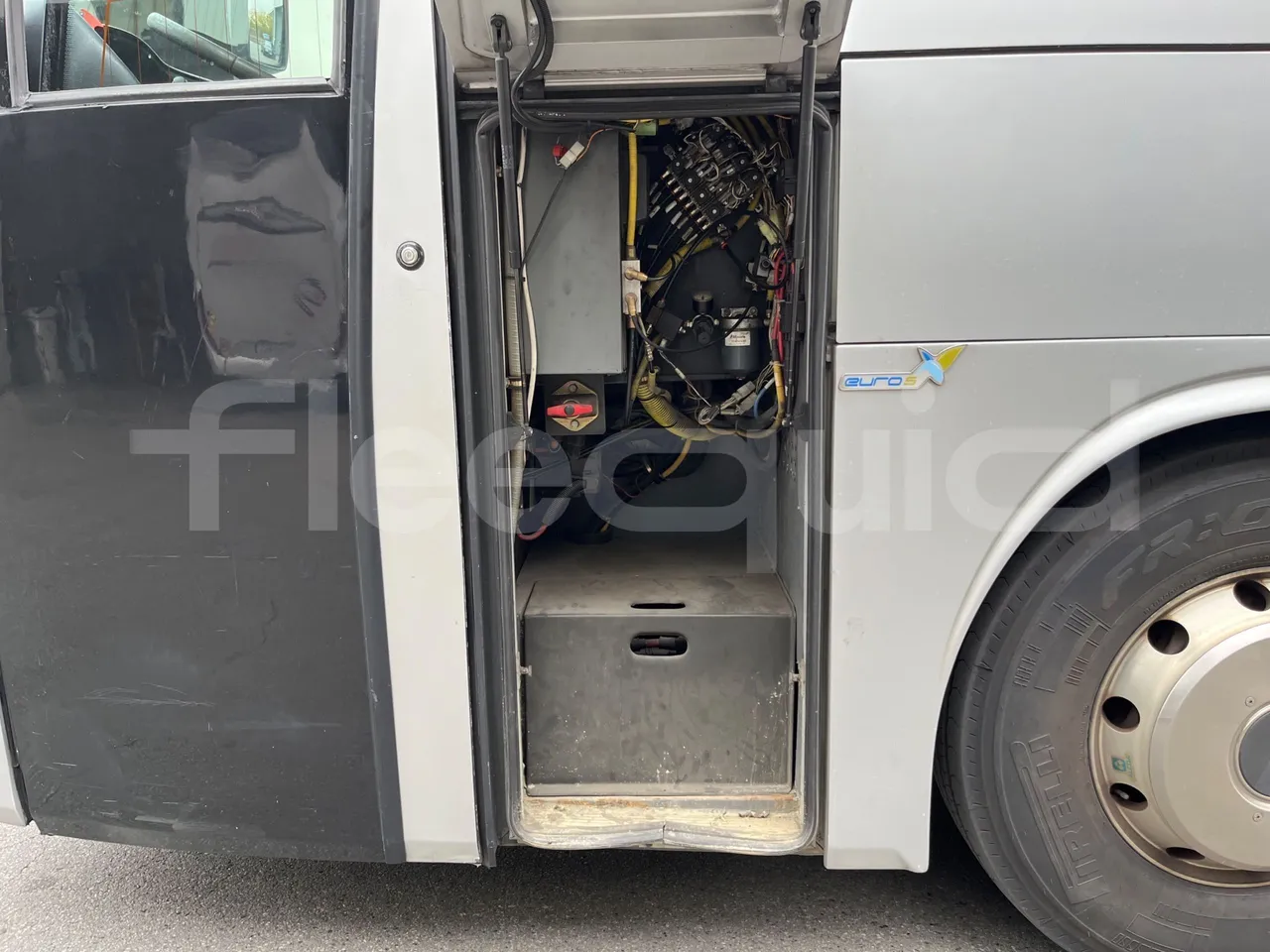 Irisbus New Domino 397E/12.40 - EUR5/331KW/12.410MT - external compartments photo
