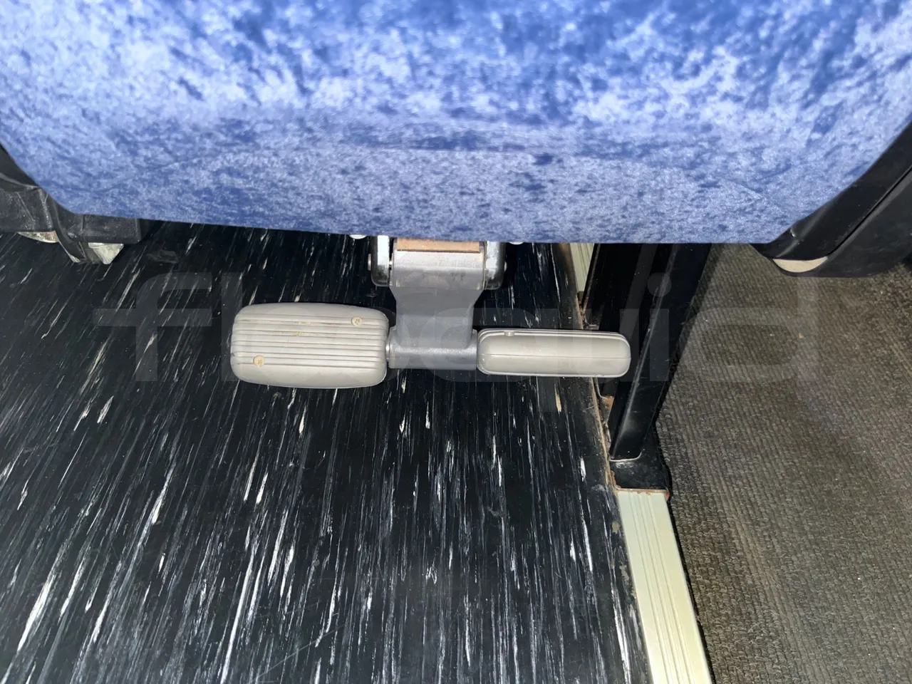 Irisbus New Domino 397E/12.40 - EUR5/331KW/12.410MT - footrest detail photo