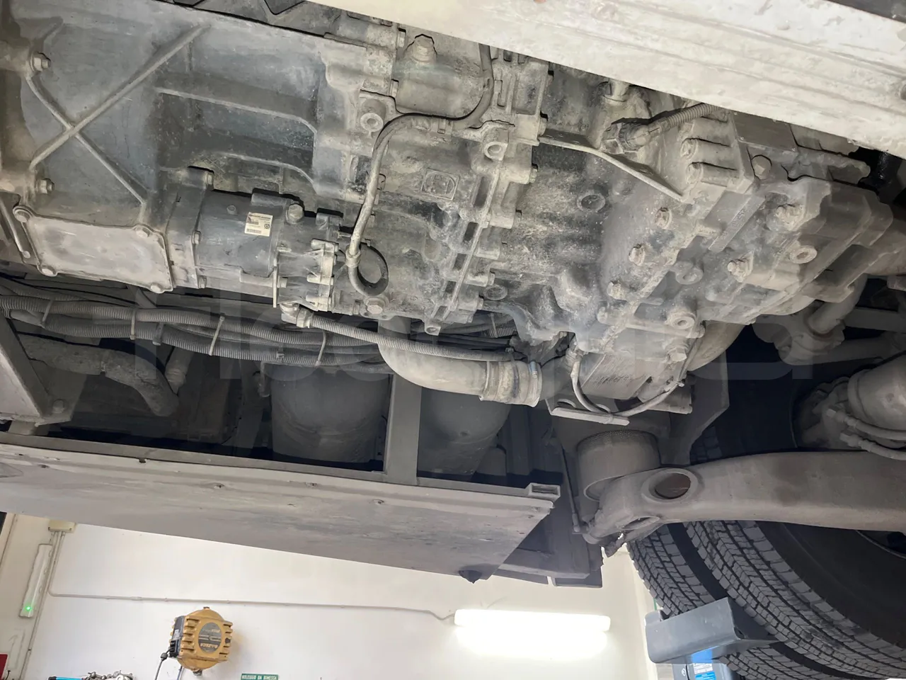 Irisbus New Domino 397E/12.40 - EUR5/331KW/12.410MT - gearbox photo